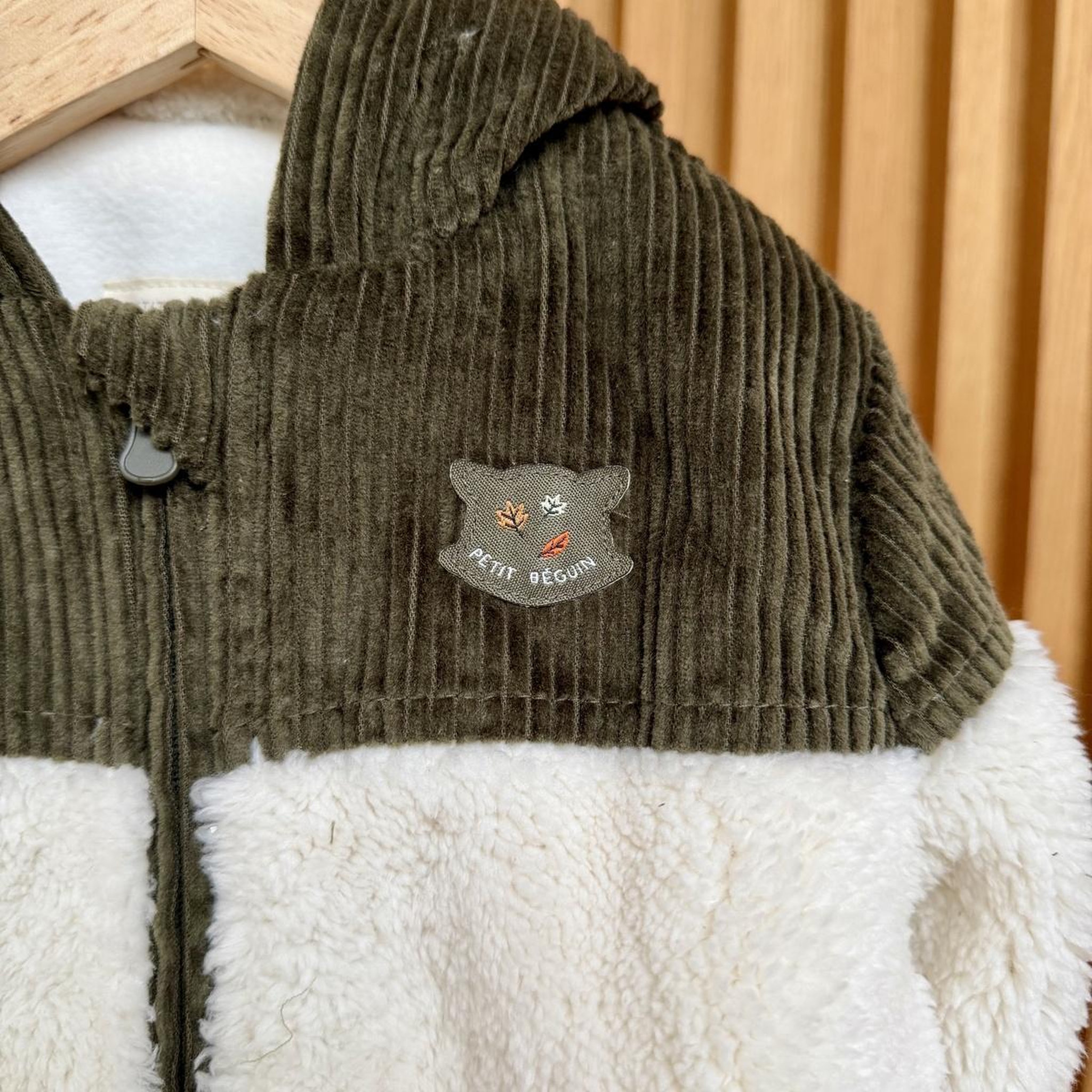 Voir la diapositive 4 : PETIT BEGUIN Veste enfant intérieur polaire avec capuche ginkgo