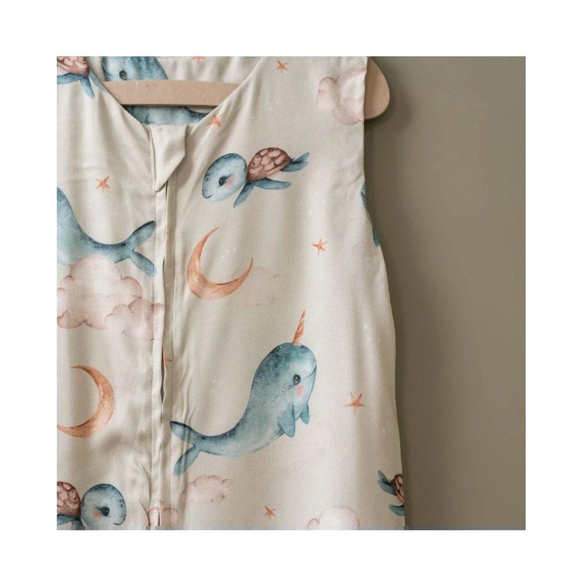 Voir la diapositive 4 : WALDIN Gigoteuse en bambou 50 × 90 cm 0,5 TOG - taille M - motif baleine, vert olive