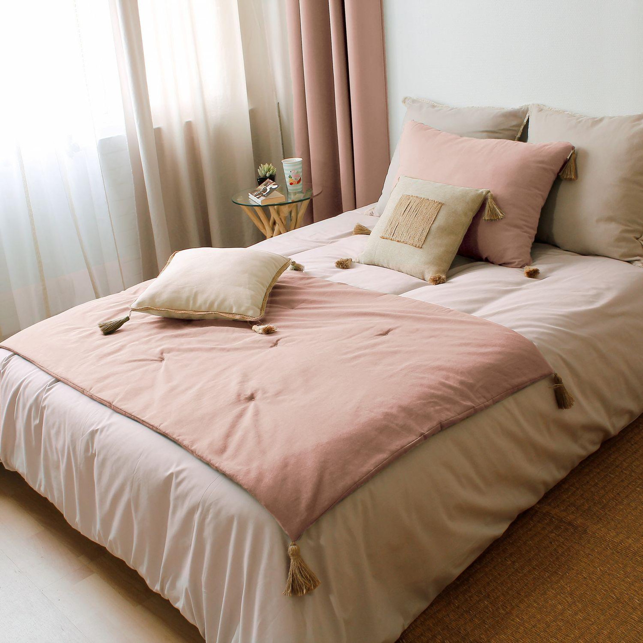 Voir la diapositive 2 : TOILINUX Coussin rectangulaire Panama avec 4 pompons en jute - 70 cm x 50 cm - Vert Argile