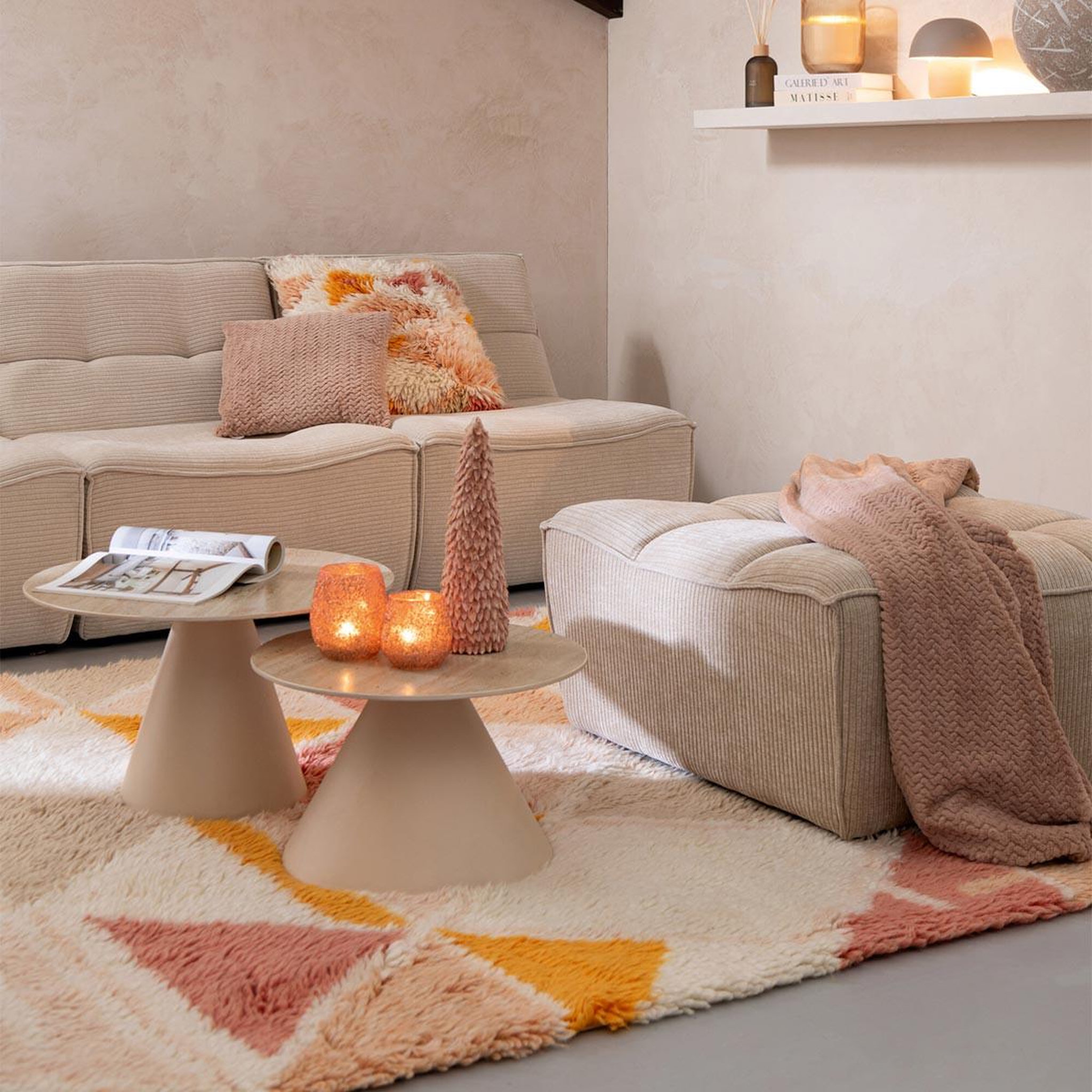 Voir la diapositive 6 : J-LINE Lot de 2 tables basses en métal  cône  60cm beige