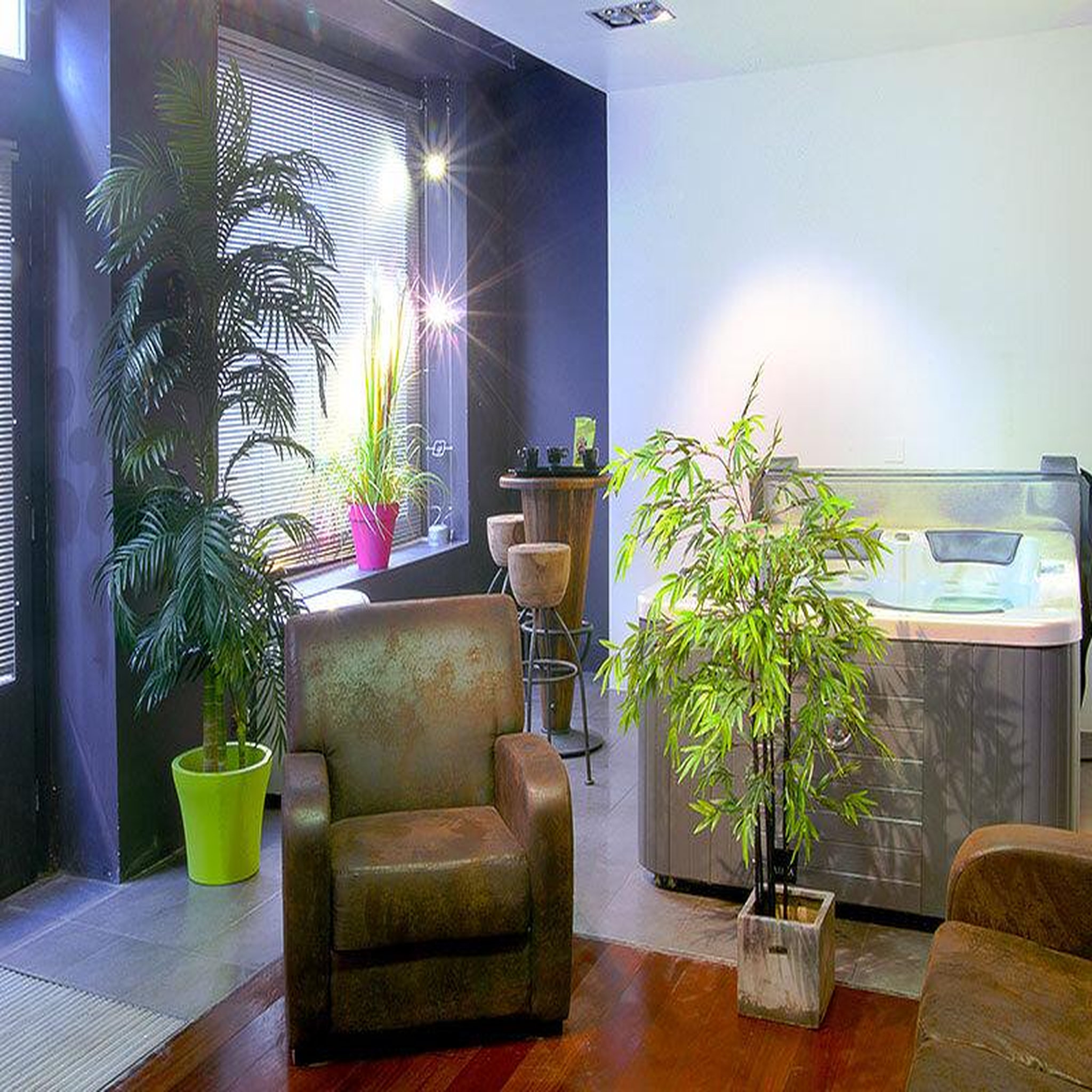 Voir la diapositive 2 : Smartbox Massage relaxant avec accès bain bouillonnant pour 2 personnes à nîmes - coffret cadeau bien-être