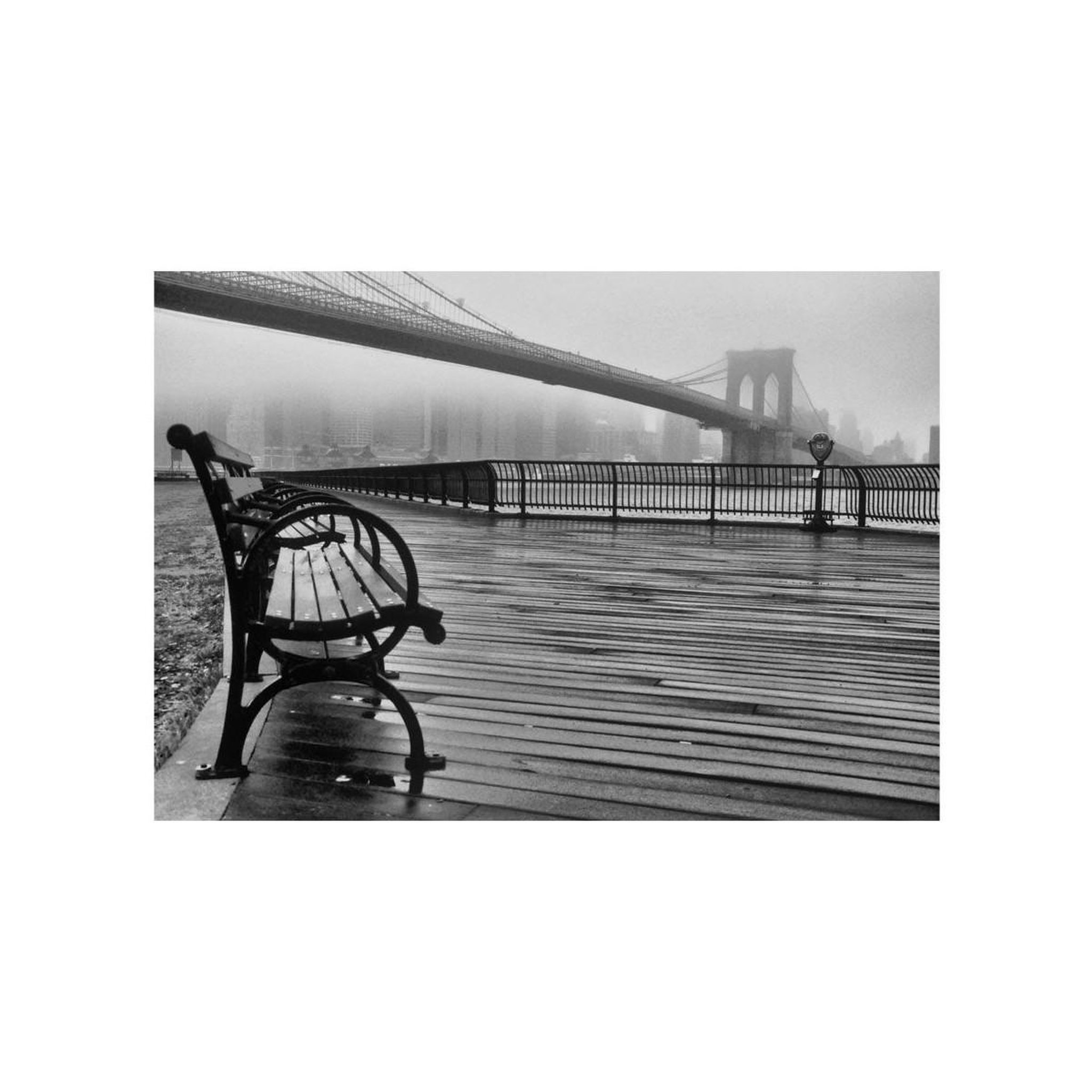 Voir la diapositive 2 : Paris Prix Papier Peint  A Foggy Day on the Brooklyn Bridge