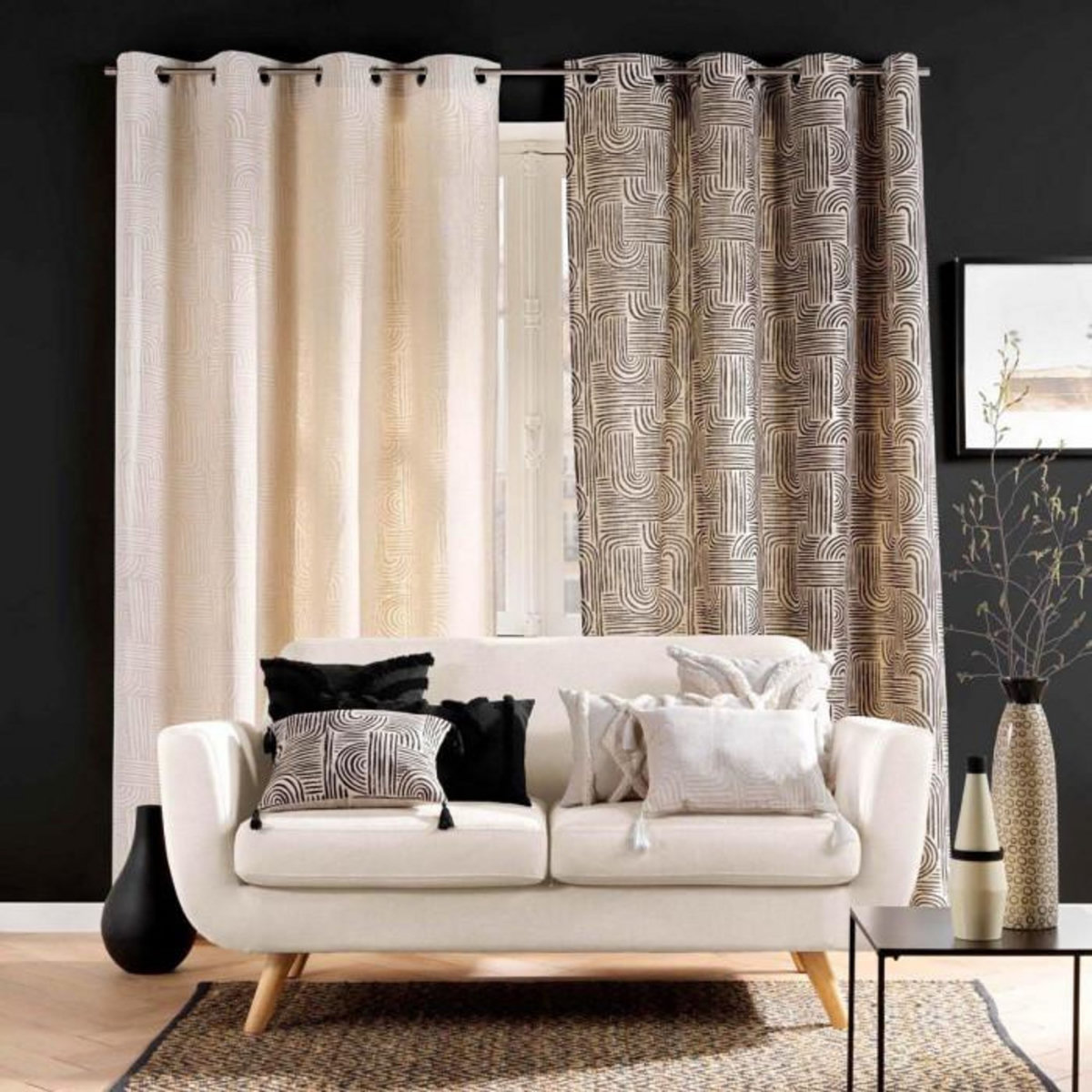 Paris Prix Coussin Déco à Pompons  Pandore  45x45cm Noir