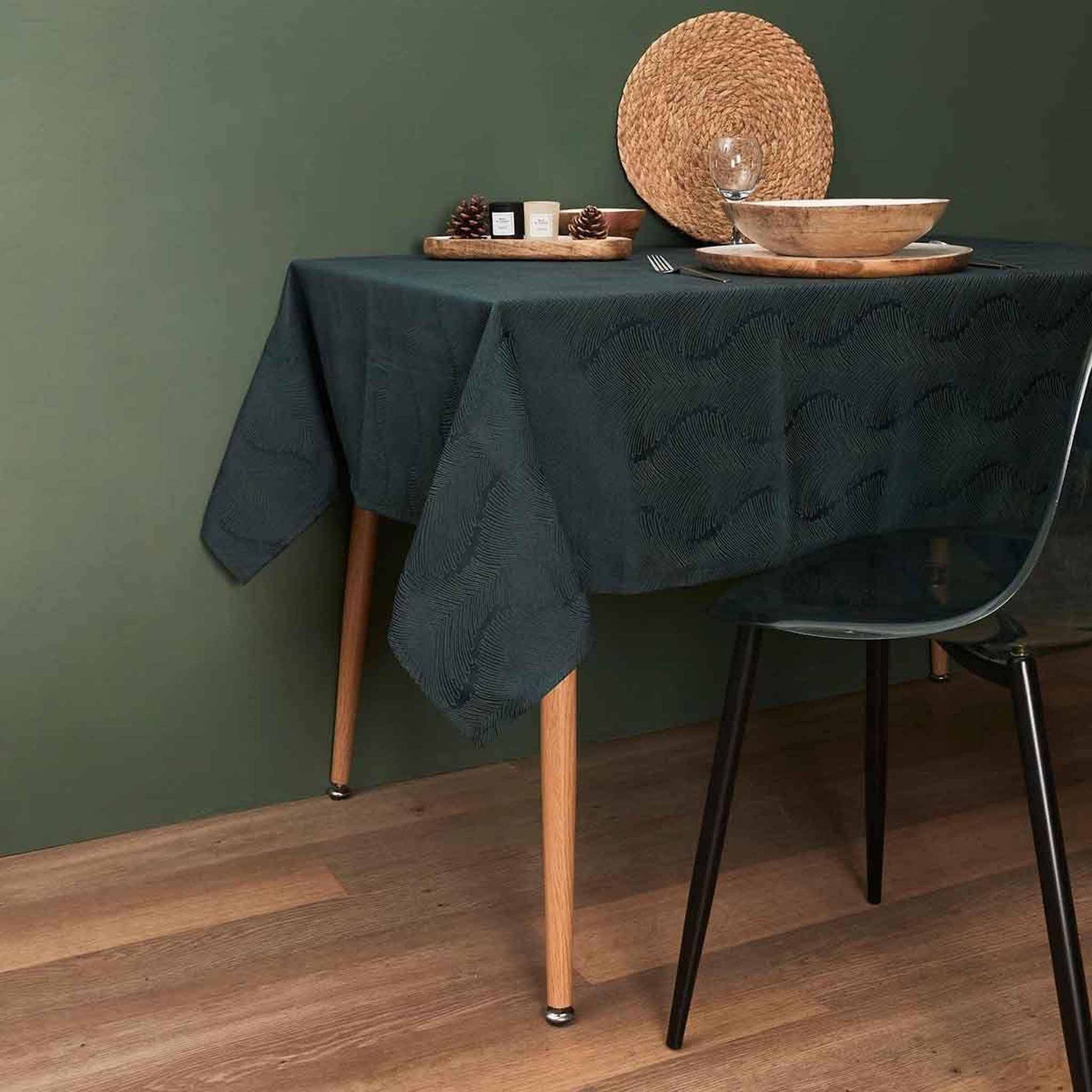 Voir la diapositive 4 : The Home Deco Factory Nappe jacquard  black forest  140x240cm noir