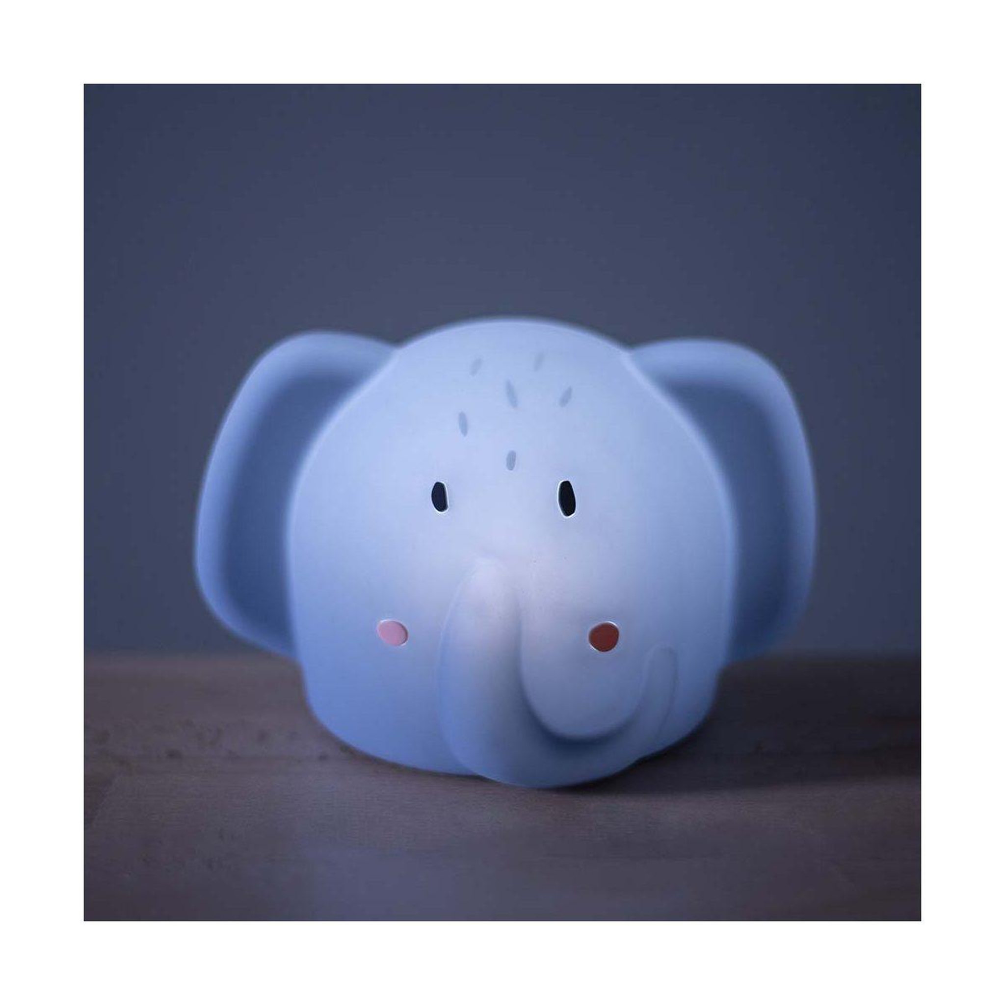 Voir la diapositive 2 : Trixie Veilleuse souple - mrs. Elephant