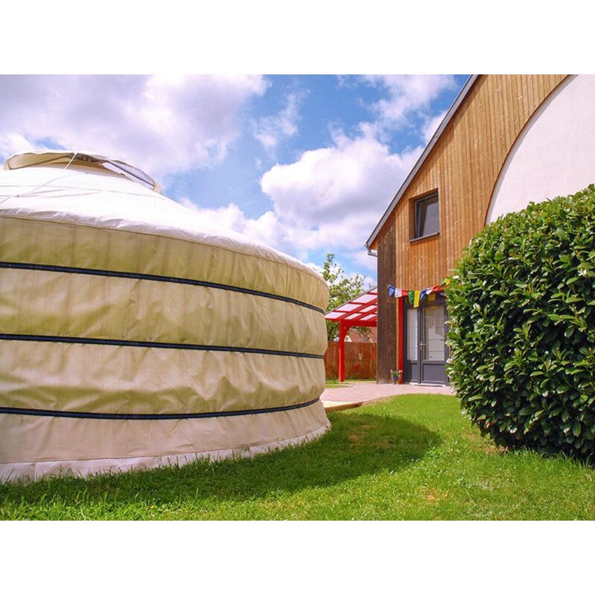 Smartbox Séjour en yourte : 3 jours insolites en famille près de Mulhouse - Coffret Cadeau Séjour