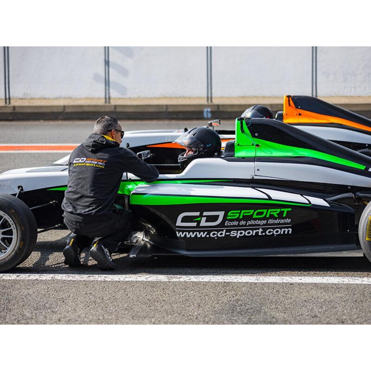 Smartbox Stage de pilotage monoplace : 15 tours sur le circuit de Nogaro en Formule 4 Tatuus - Coffret Cadeau Sport & Aventure