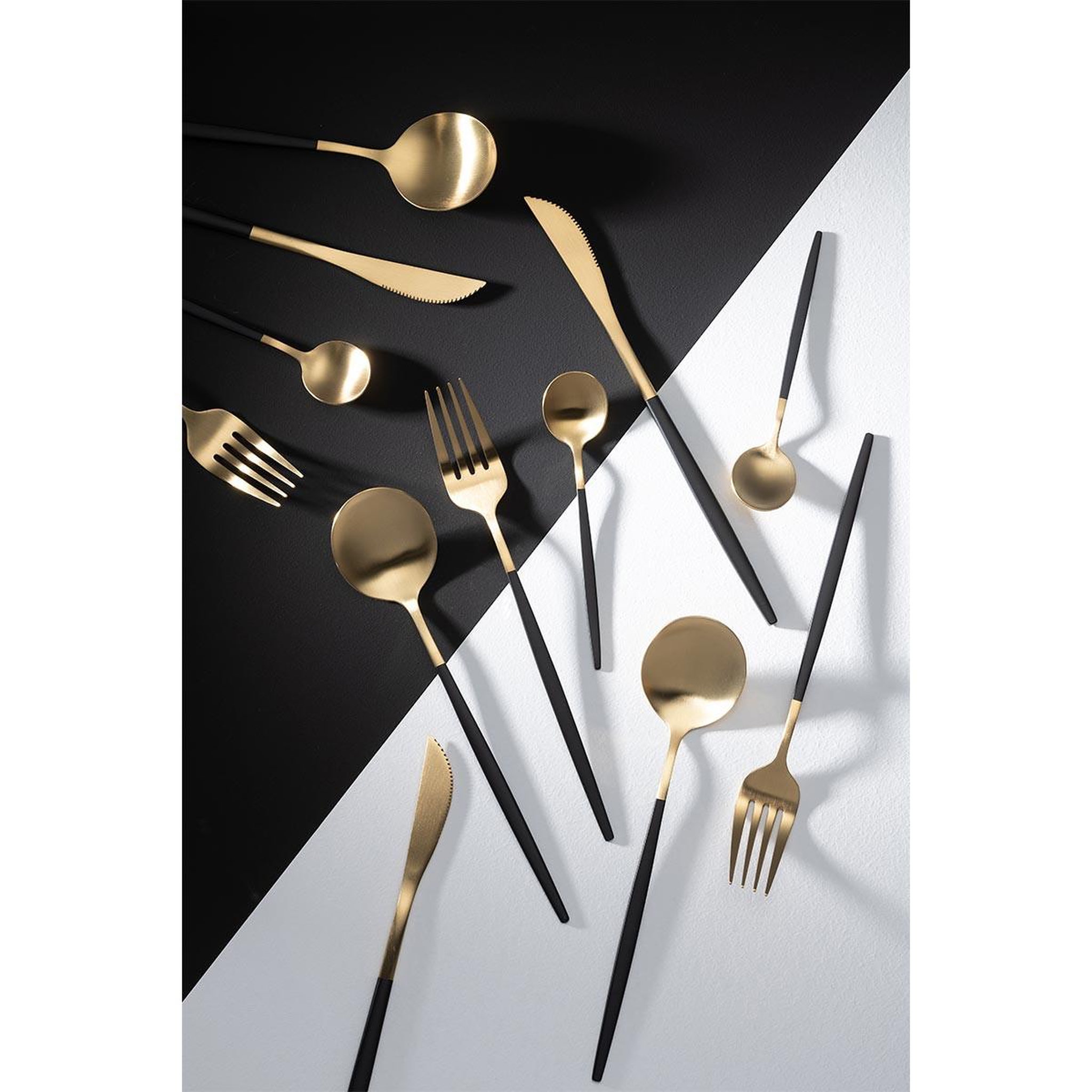 Voir la diapositive 4 : J-LINE Ménagère 24 Pièces en Inox  Mat  27cm Noir & Or
