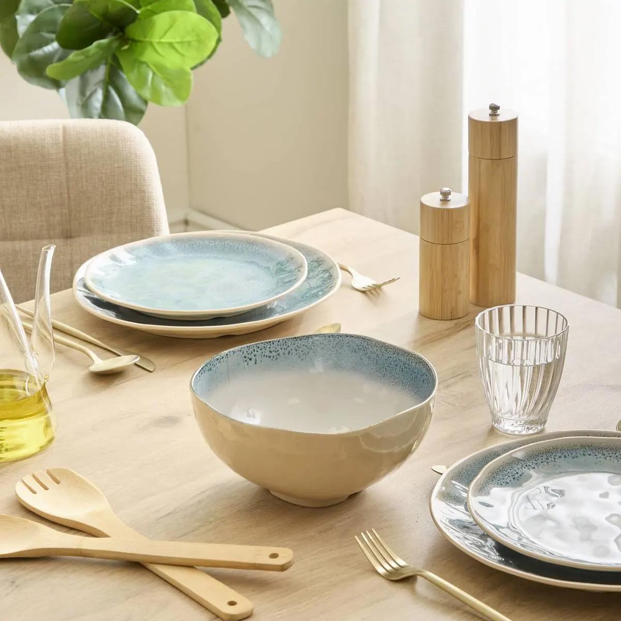 Voir la diapositive 2 : SECRET DE GOURMET Saladier en mélamine  pia  20cm bleu