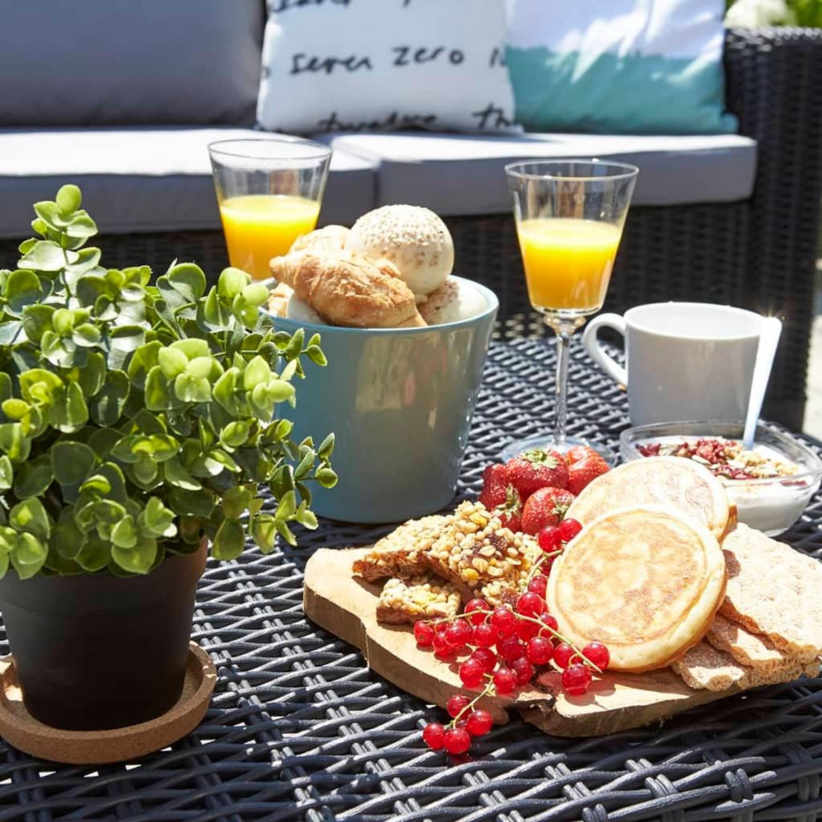 Keter Keter Table d'exterieur California Graphite 197421