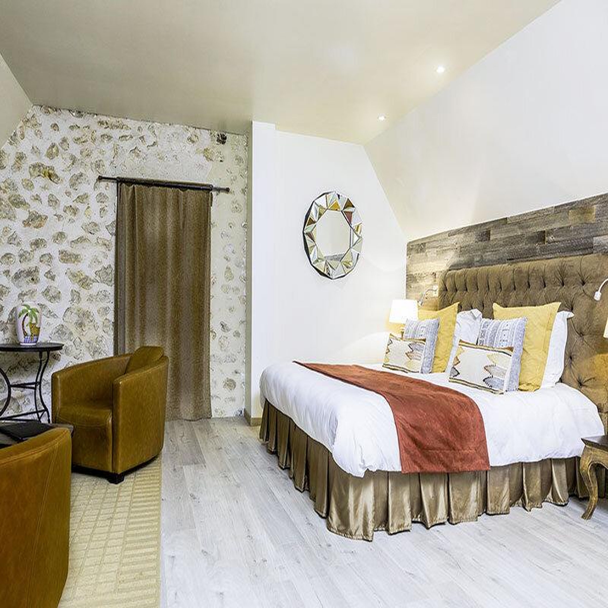 Voir la diapositive 2 : Smartbox Séjour en suite avec dîner dans un château 4* dans le perche - coffret cadeau séjour