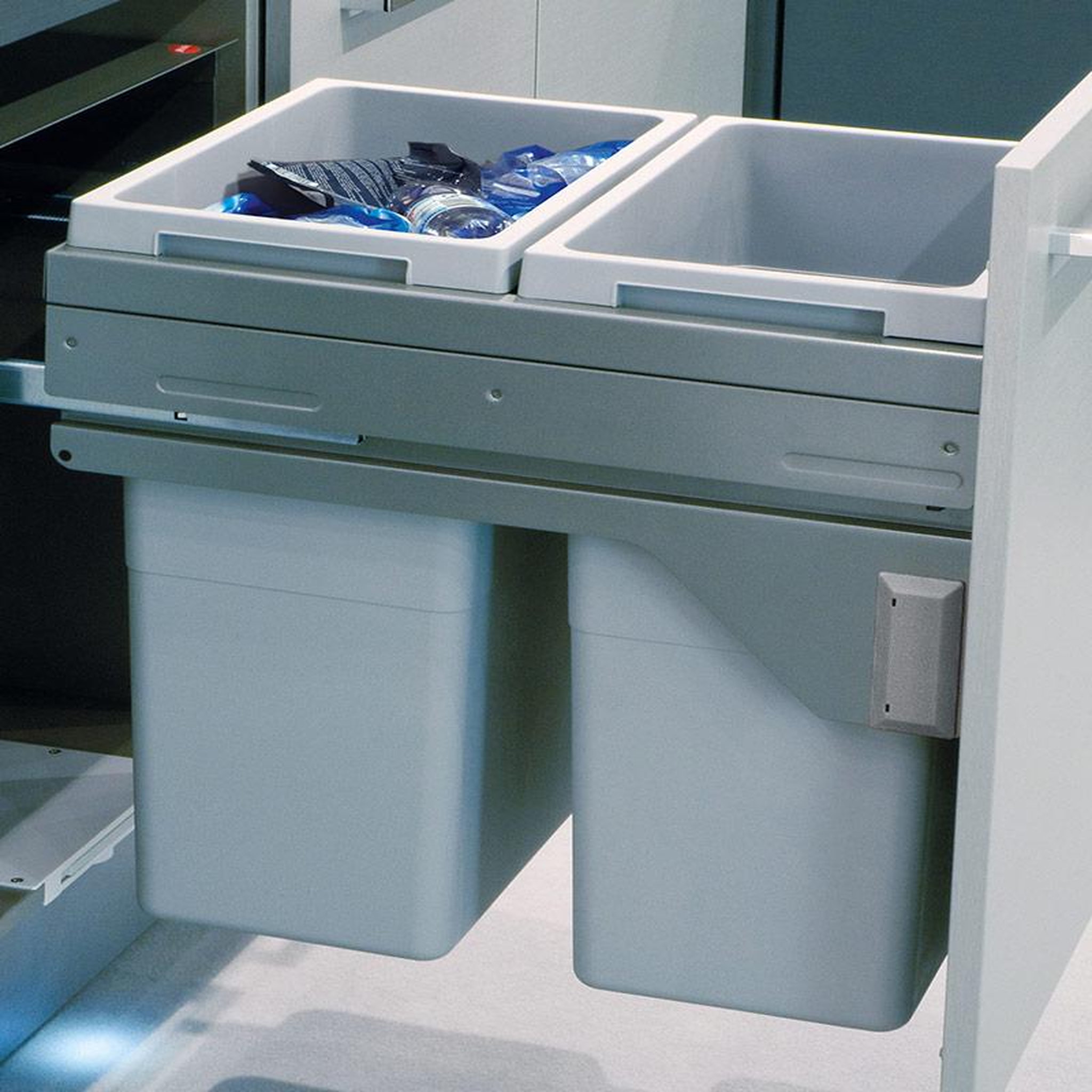 Voir la diapositive 3 : HAILO Poubelle de cuisine tri sélectif 2 bacs encastrable 80l (38+38) hailo euro cargo 450 soft close
