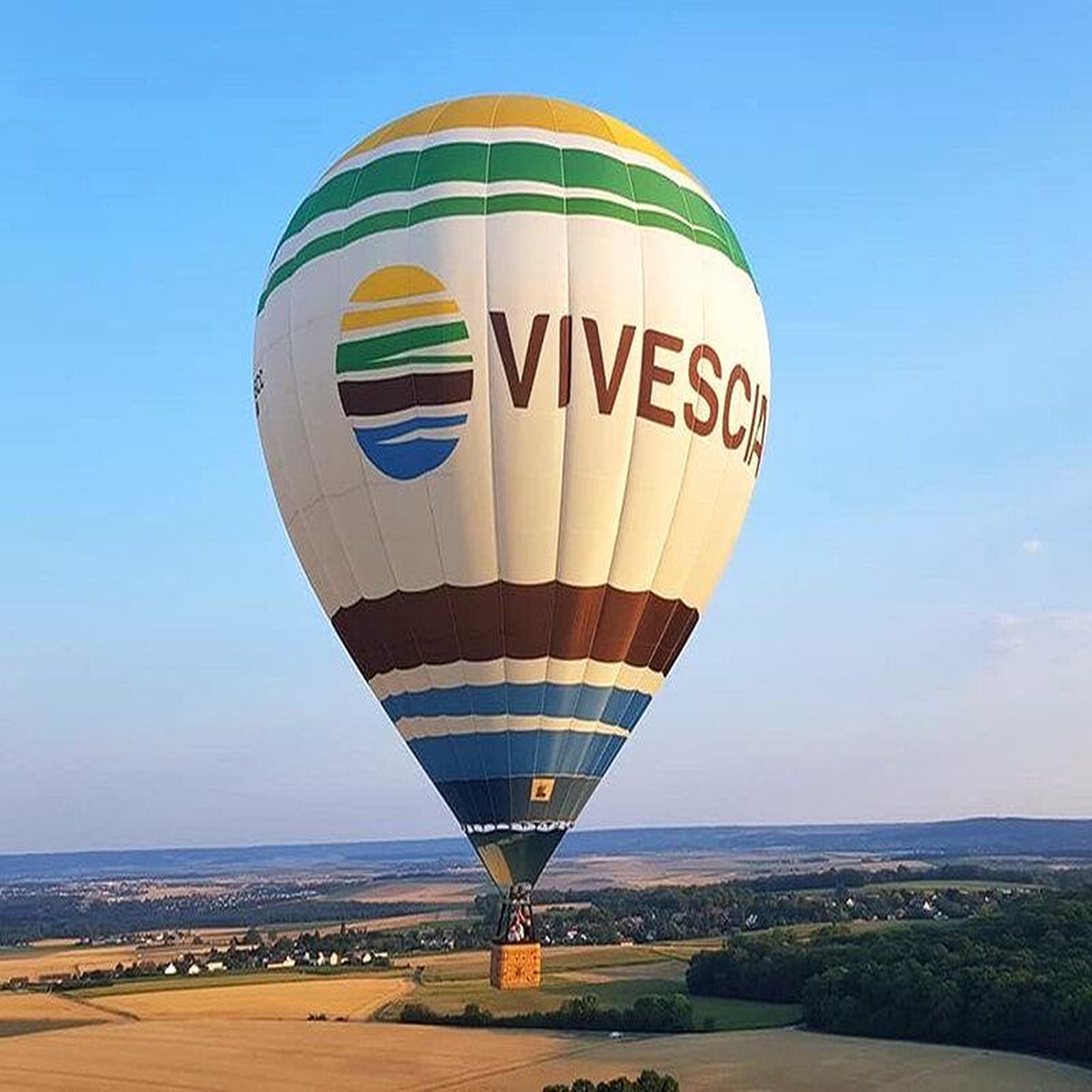 Voir la diapositive 2 : Smartbox Vol en montgolfière & délices du terroir en week-end près de reims - coffret cadeau sport & aventure