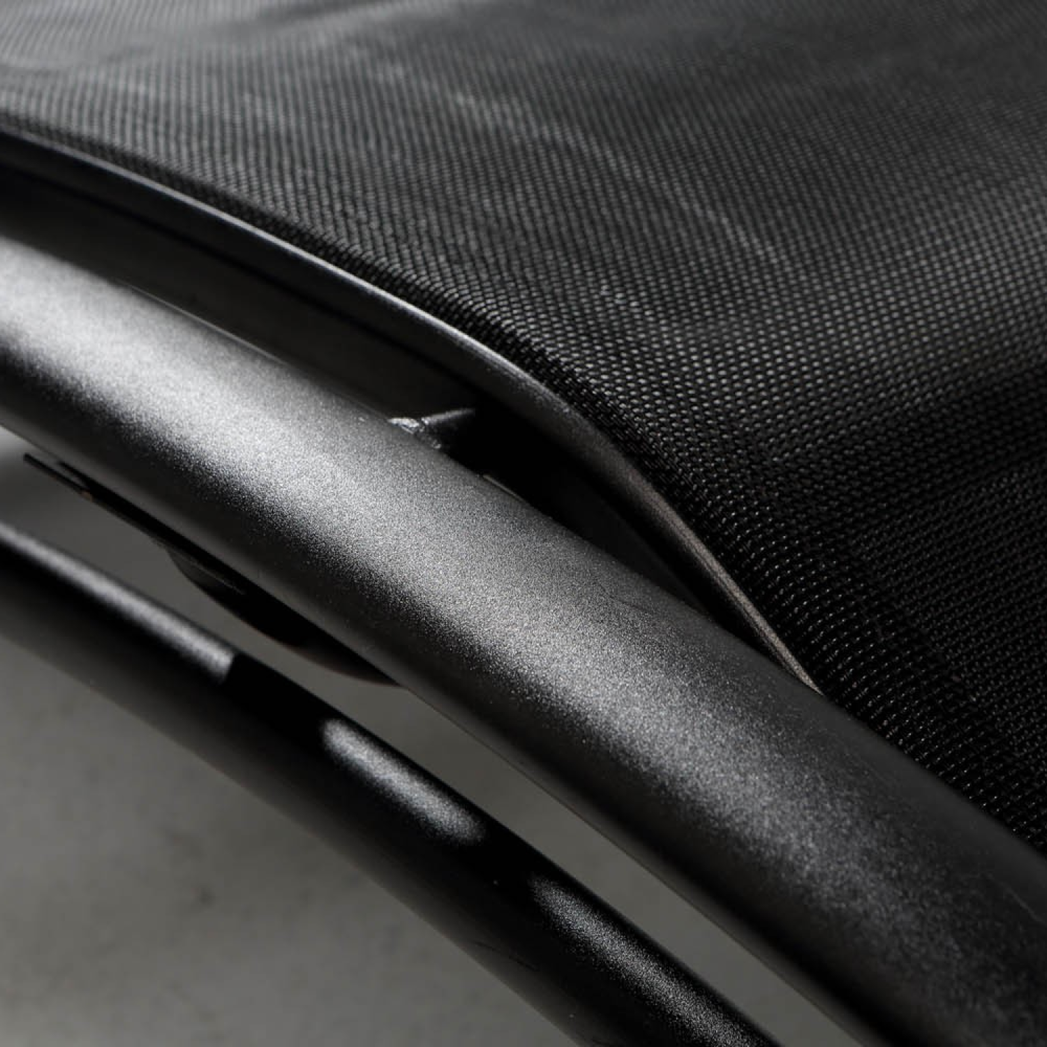 Voir la diapositive 6 : CONCEPT USINE Transat ajustable et empilable avec pieds en acier noir limea