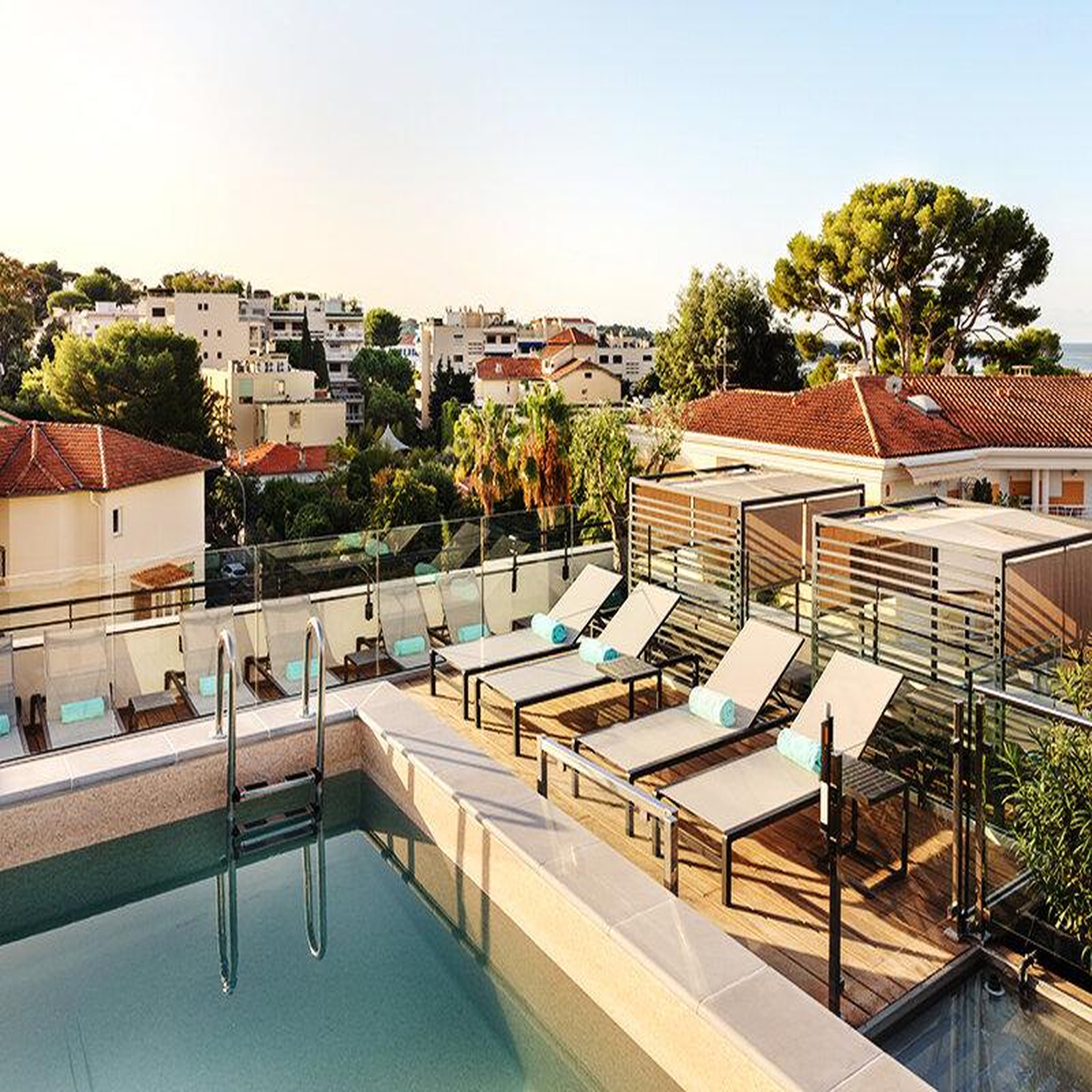 Voir la diapositive 2 : Smartbox Journée relaxante à antibes : massage du corps et accès au sauna avec cocktail - coffret cadeau bien-être