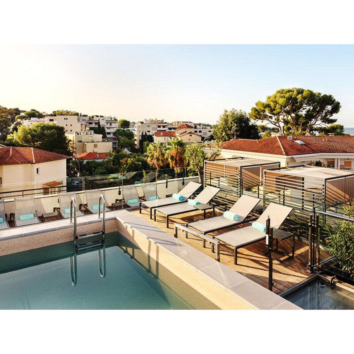 Smartbox Journée relaxante à Antibes : massage du corps et accès au sauna avec cocktail - Coffret Cadeau Bien-être