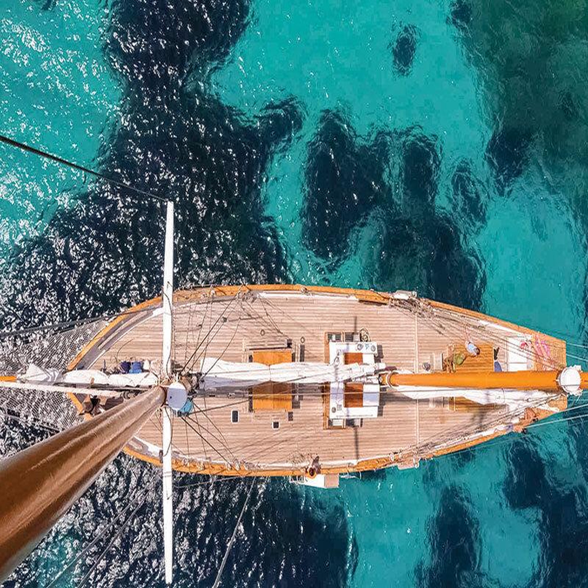 Voir la diapositive 2 : Smartbox 3h30 de croisière au soleil couchant vers les îles du frioul pour 2 - coffret cadeau sport & aventure