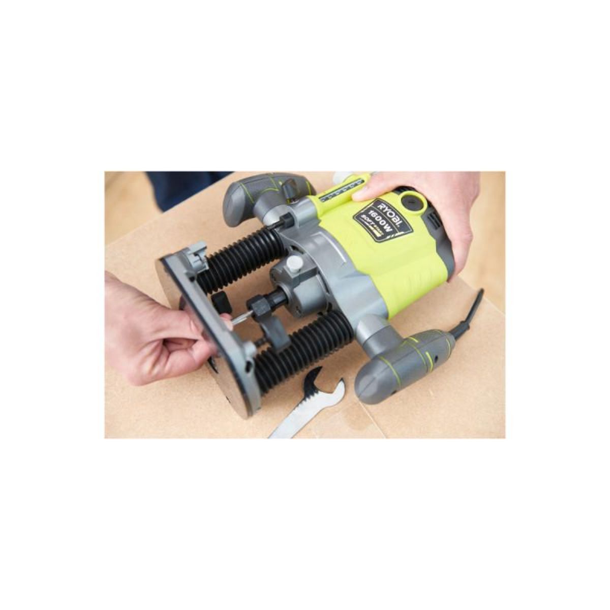 Ryobi Défonceuse électrique RYOBI - 1600W - 254mm - RRT1600-K