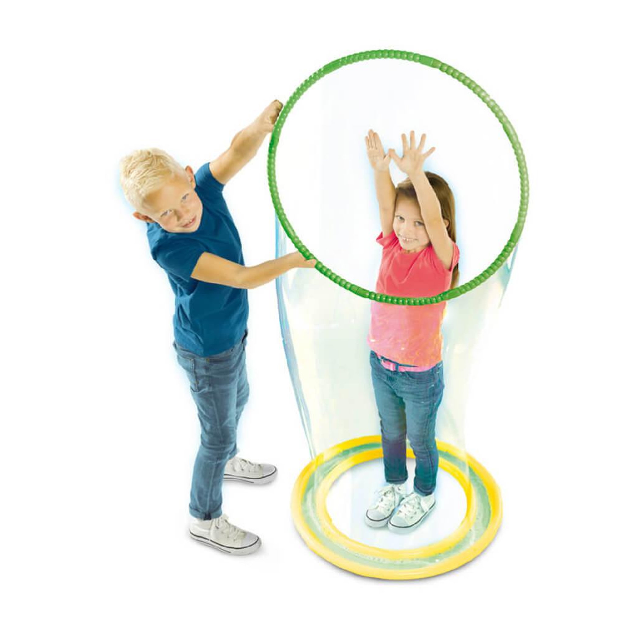 Voir la diapositive 3 : SES Creative Debout dans une bulle géante