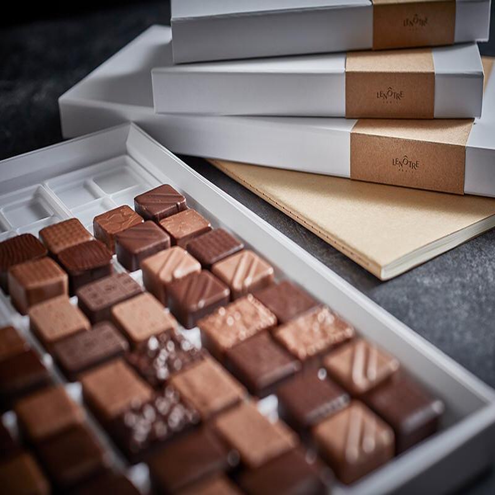 Voir la diapositive 4 : Smartbox 1 assortiment autour de l'univers confiserie & chocolat chez lenôtre - coffret cadeau gastronomie
