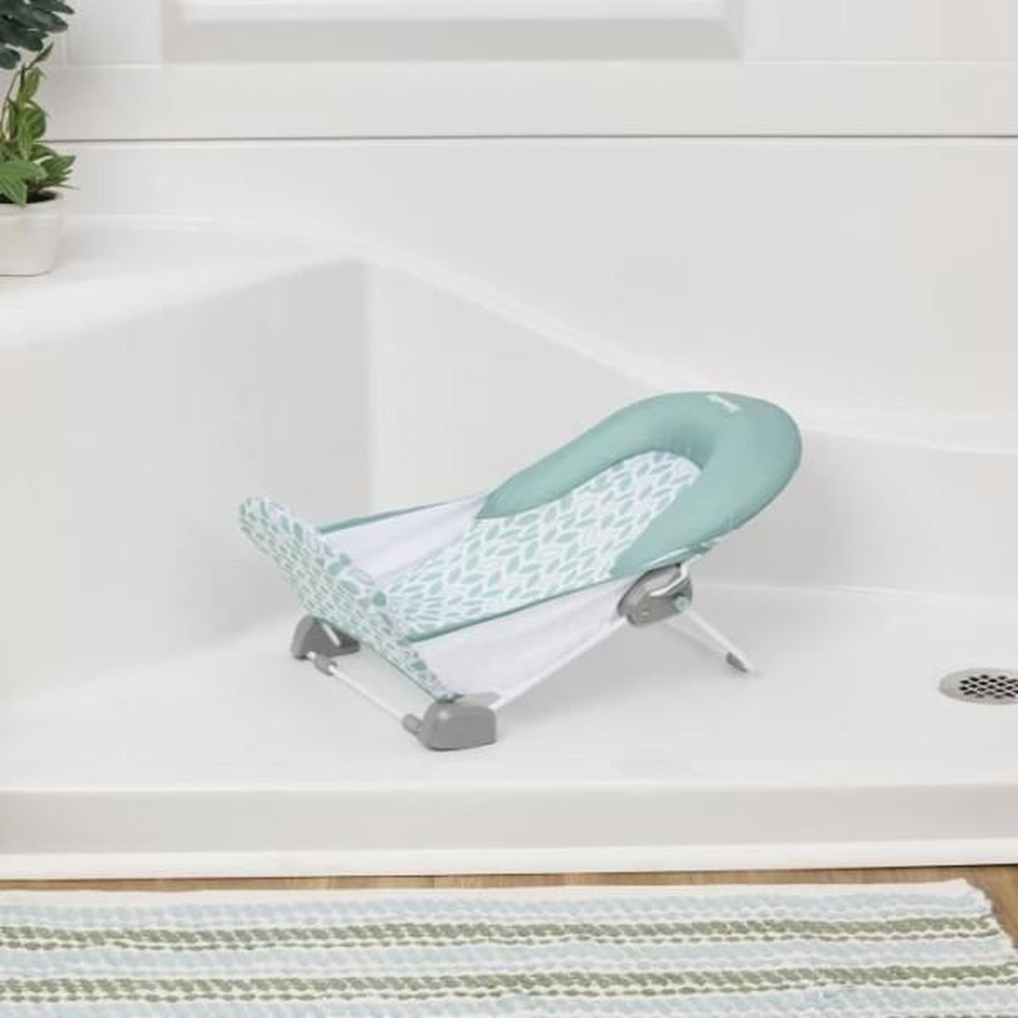 Voir la diapositive 3 : MARKET24 Transat - Anneau INGENUITY  de bain pour bébé pliable - Vert