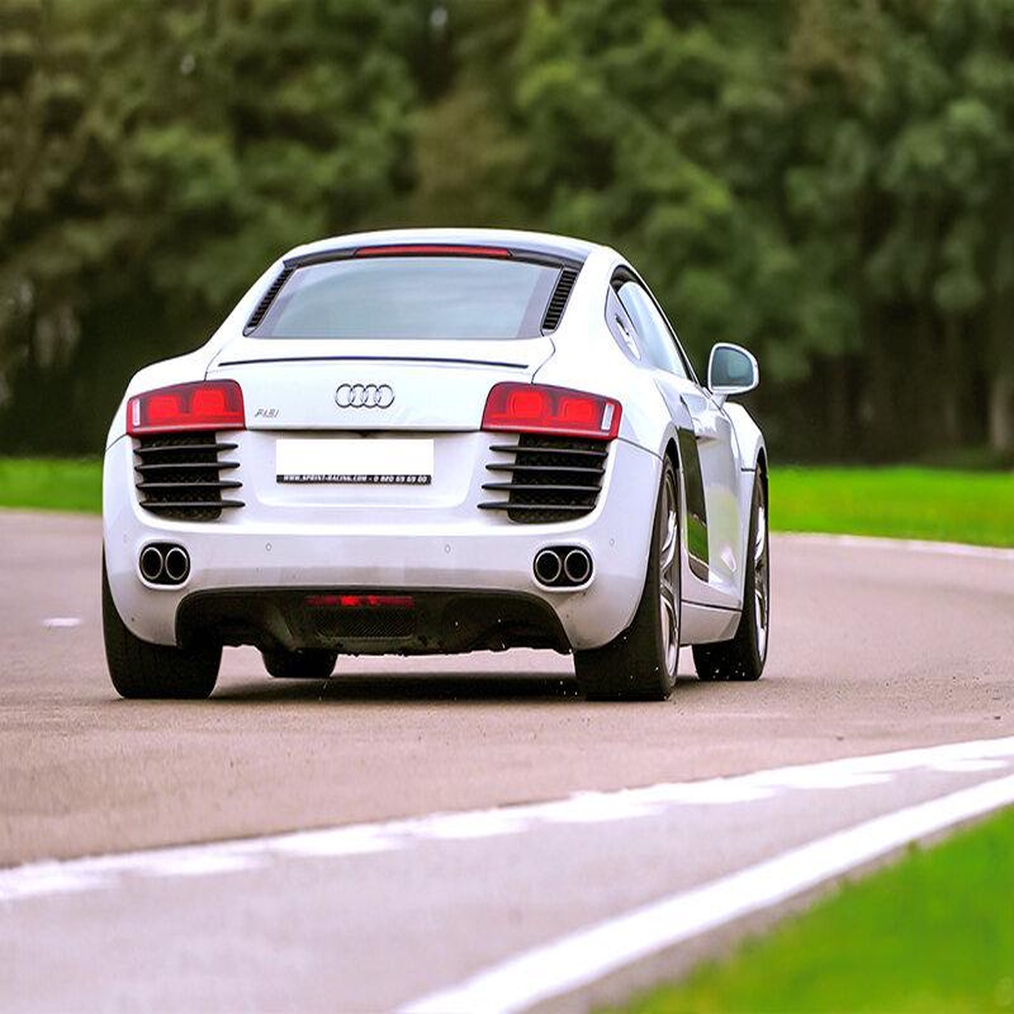 Voir la diapositive 4 : Smartbox Stage de pilotage : 3 tours sur le circuit de croix-en-ternois en audi r8 v10 - coffret cadeau sport & aventure