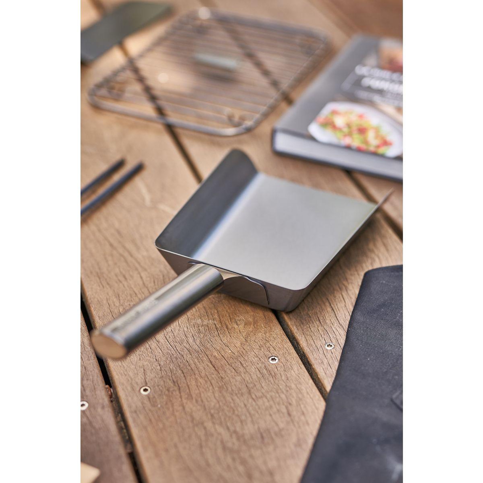 Voir la diapositive 5 : FORGE ADOUR Ustensile plancha large titane