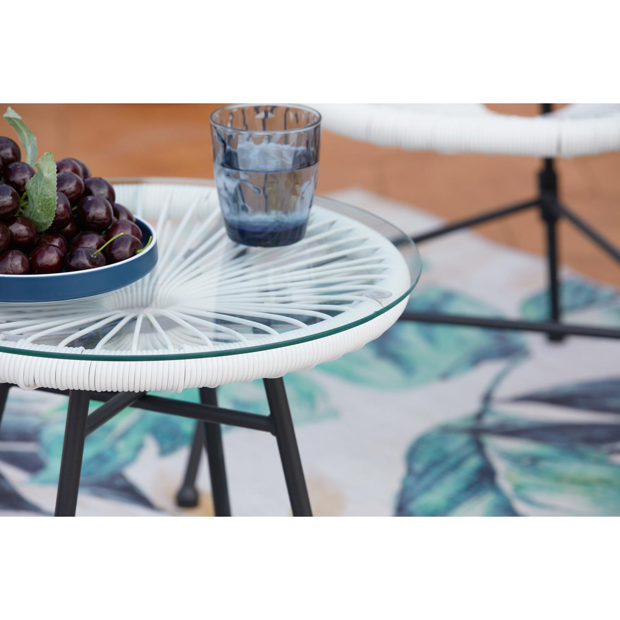 Voir la diapositive 3 : CONCEPT USINE Salon de jardin 2 fauteuils ronds et table basse blanc acapulco