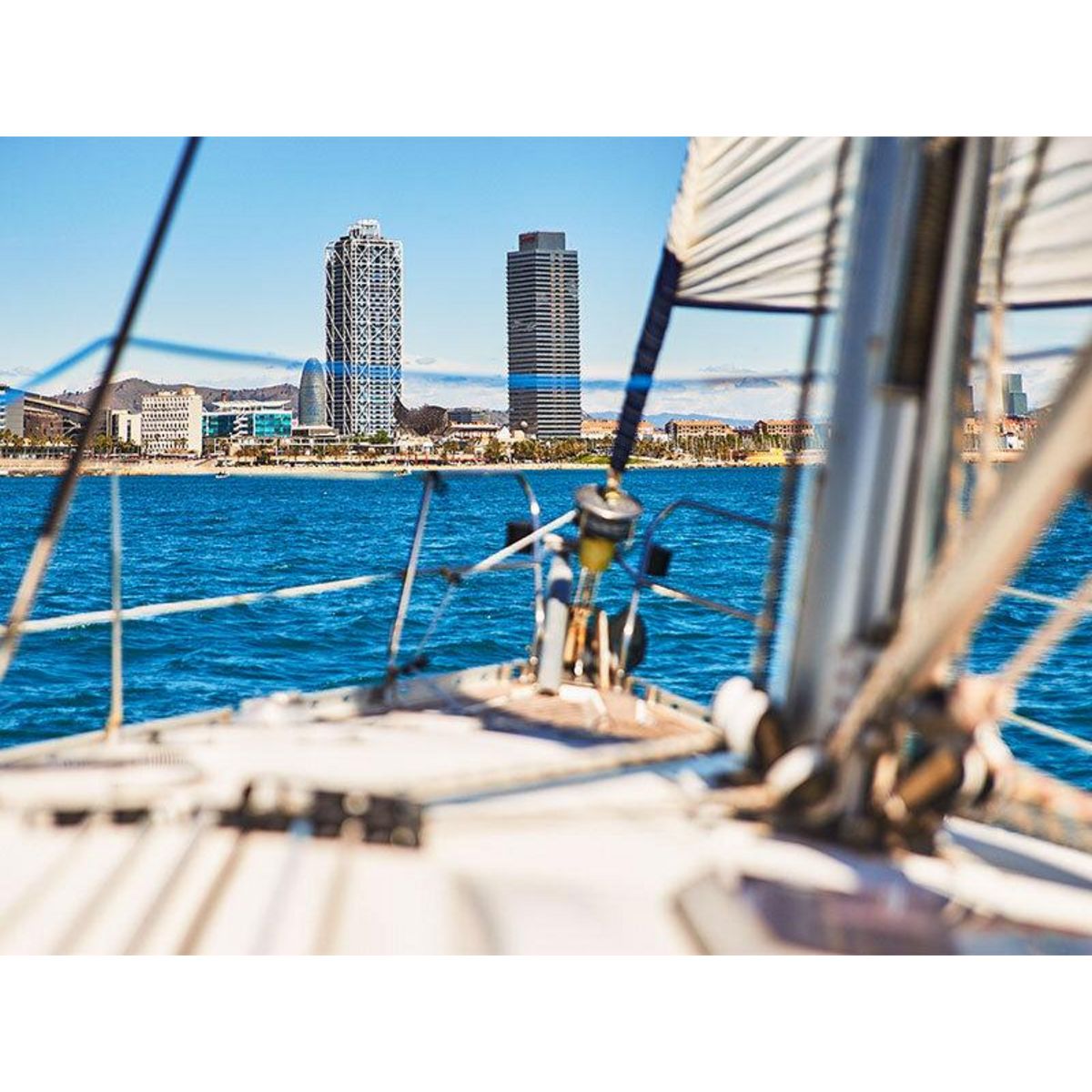 Smartbox Séjour de 2 jours à Barcelone avec croisière en catamaran au coucher du soleil - Coffret Cadeau Multi-thèmes