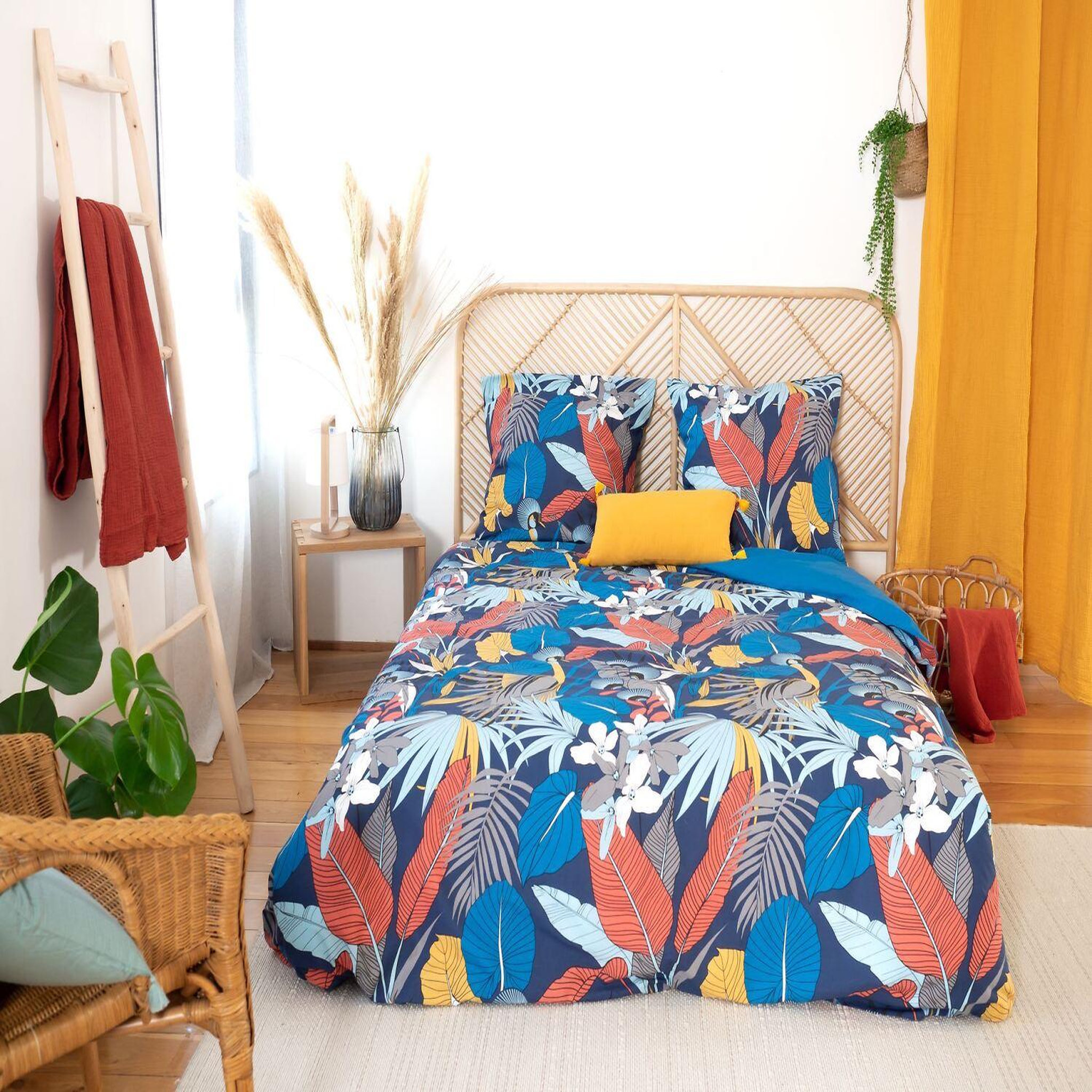 Home collection Parure housse de couette 100% satin coton 70fils parade. Coloris disponibles : Bleu
