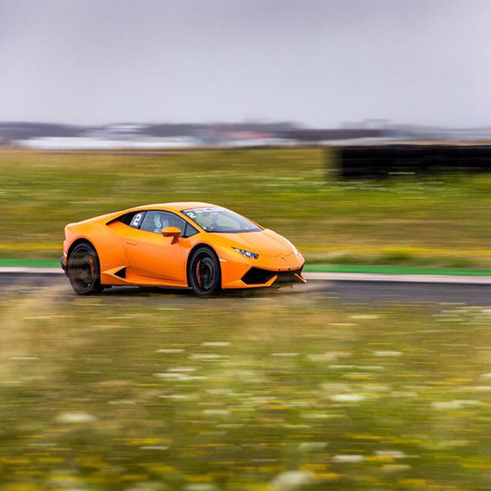 Voir la diapositive 2 : Smartbox Passion pilotage - lamborghini - coffret cadeau sport & aventure