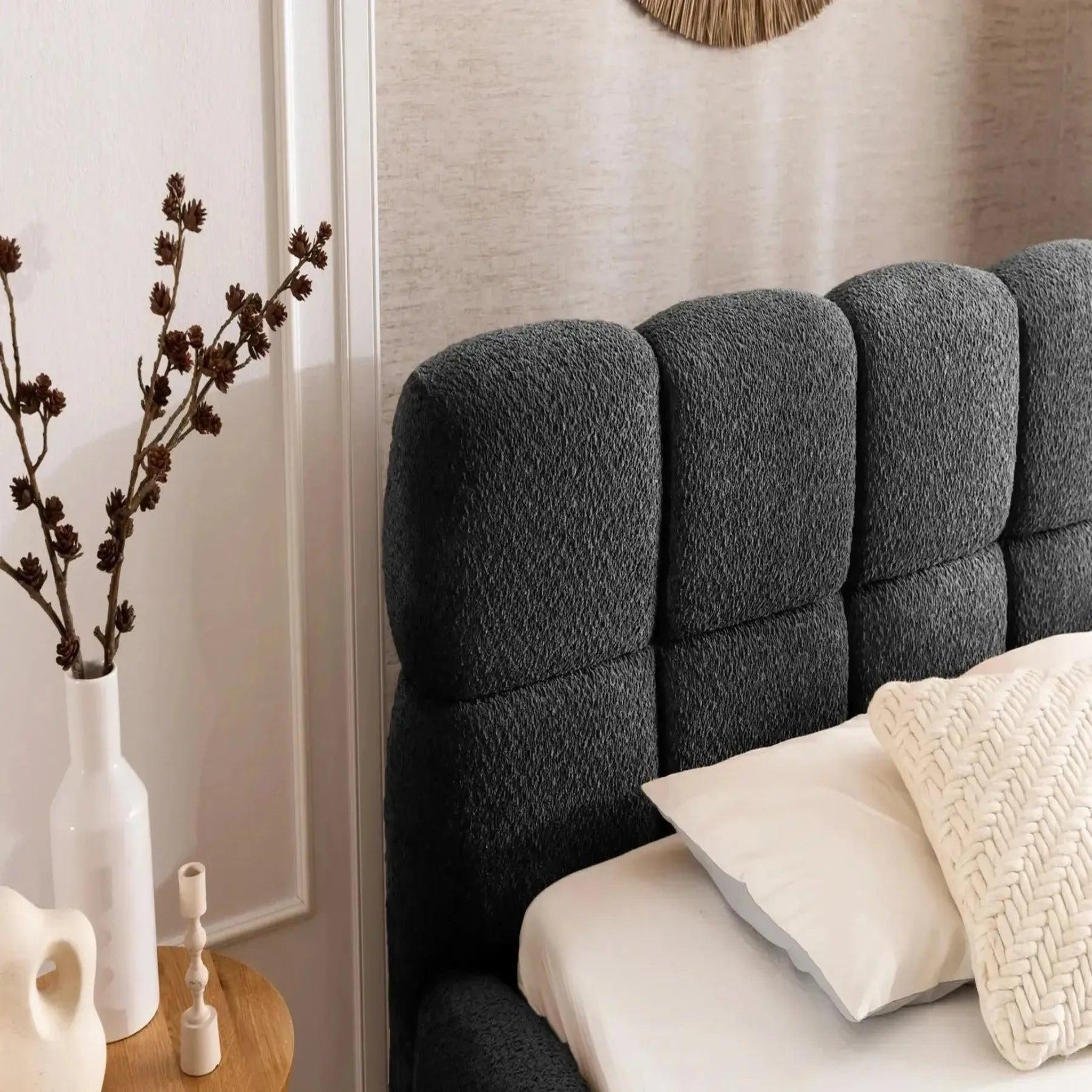 Voir la diapositive 4 : CASANOVA PARIS Elise - lit coffre tissu bouclette