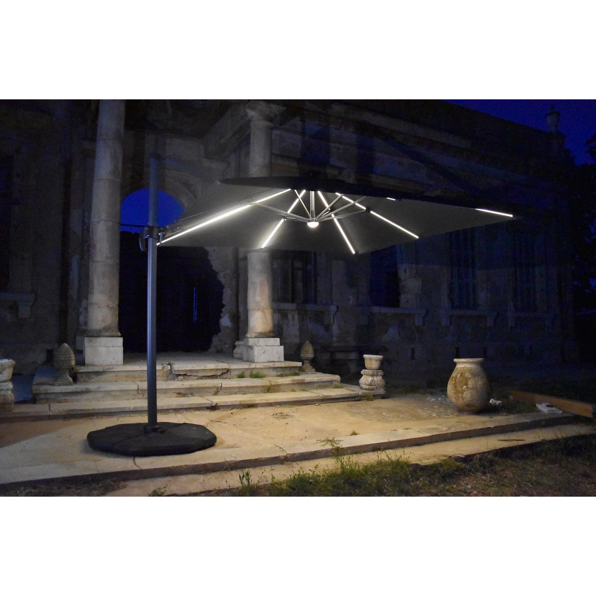 Parasol déporté 3x3m aluminium à bandeau LED ecru CAPEO
