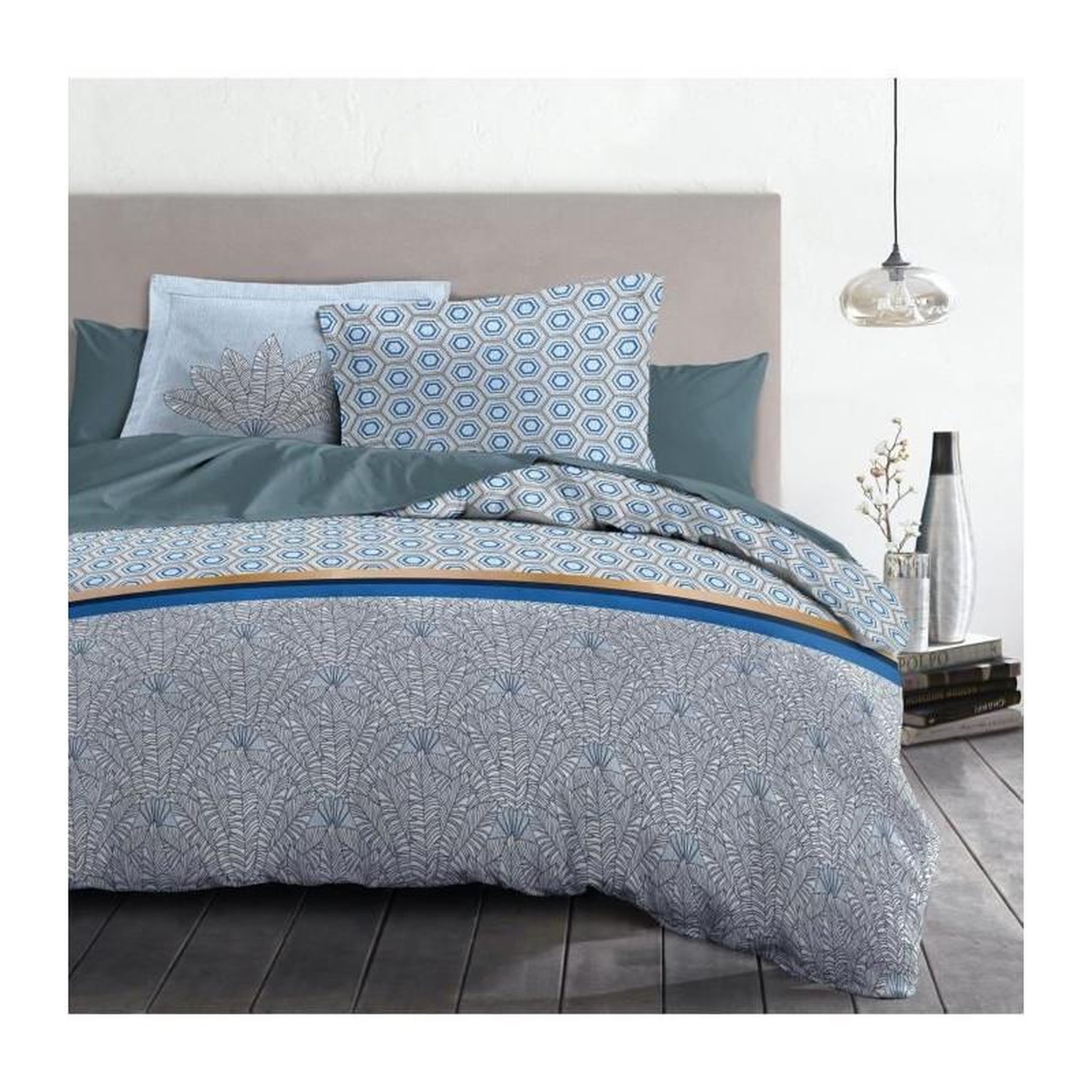 Voir la diapositive 2 : HOME LINGE PASSION Parure de couette 220x240 cm HOME LINGE PASSION LOUXOR : Housse de couette + 2 taies d'oreiller - 100% Coton 57 Fils - Bleu