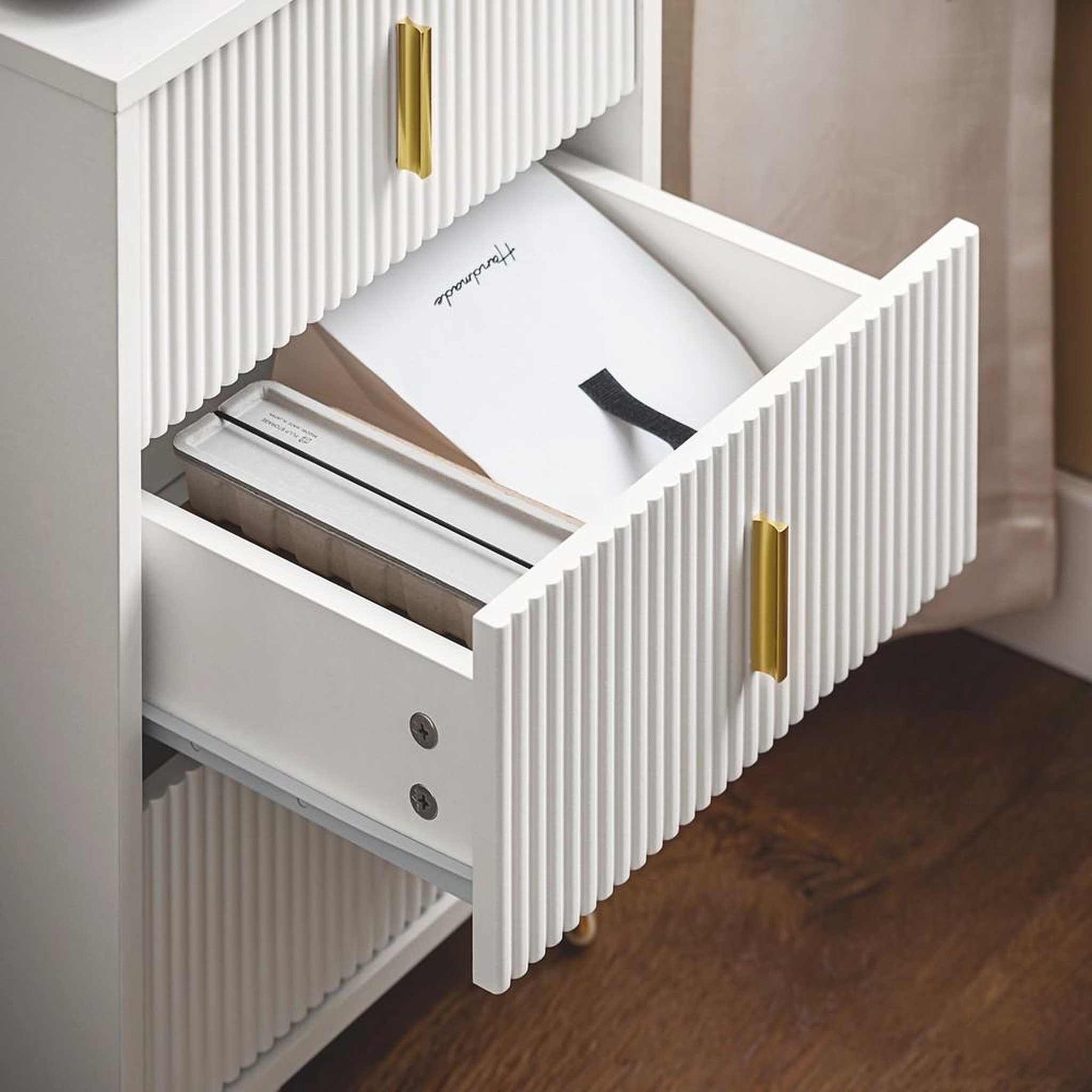 Voir la diapositive 4 : SOBUY SoBuy - Table De Chevet à 3 tiroirs - Moderne - FBT115-L