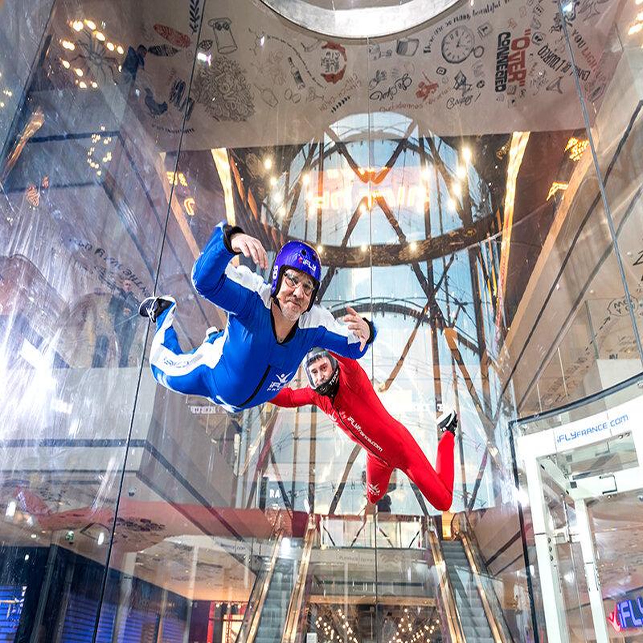 Voir la diapositive 2 : Smartbox 2 vols en chute libre indoor et 1 vol immersif avec casque vr à ifly paris - coffret cadeau sport & aventure