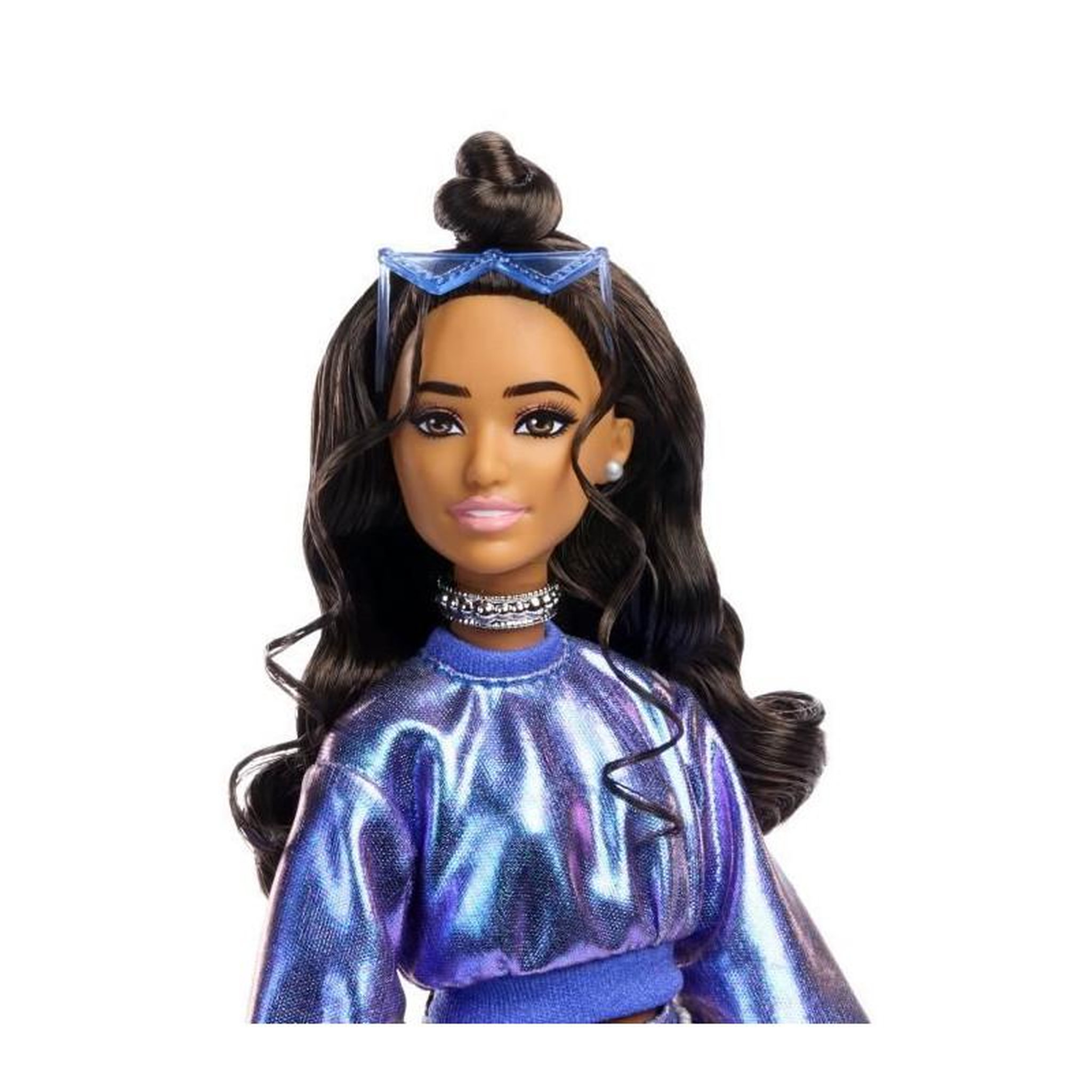 Voir la diapositive 5 : BARBIE Barbie - Poupée Deluxe Style - Haut et jupe bleu métallisé - Brune - Barbie - JFP42