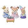 Voir la diapositive 3 : Sylvanian Families Mini-figurines - SYLVANIAN FAMILIES - Le théâtre de la creche - Des 3 ans