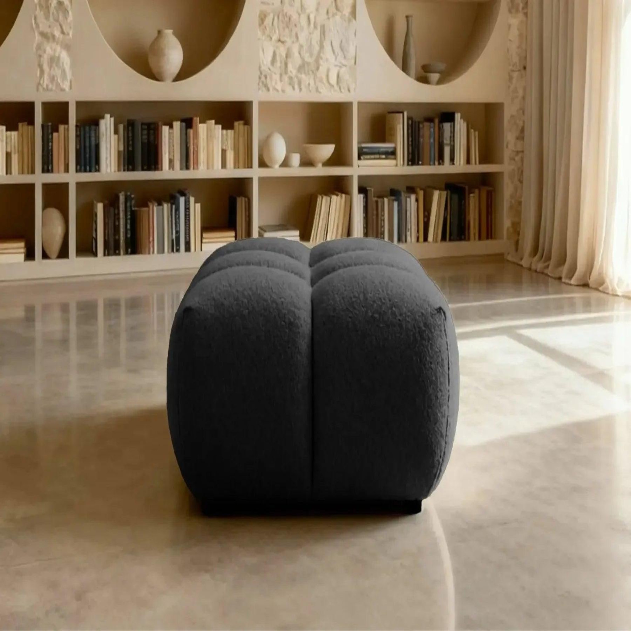 Voir la diapositive 3 : CASANOVA PARIS Alexia - pouf tissu bouclette