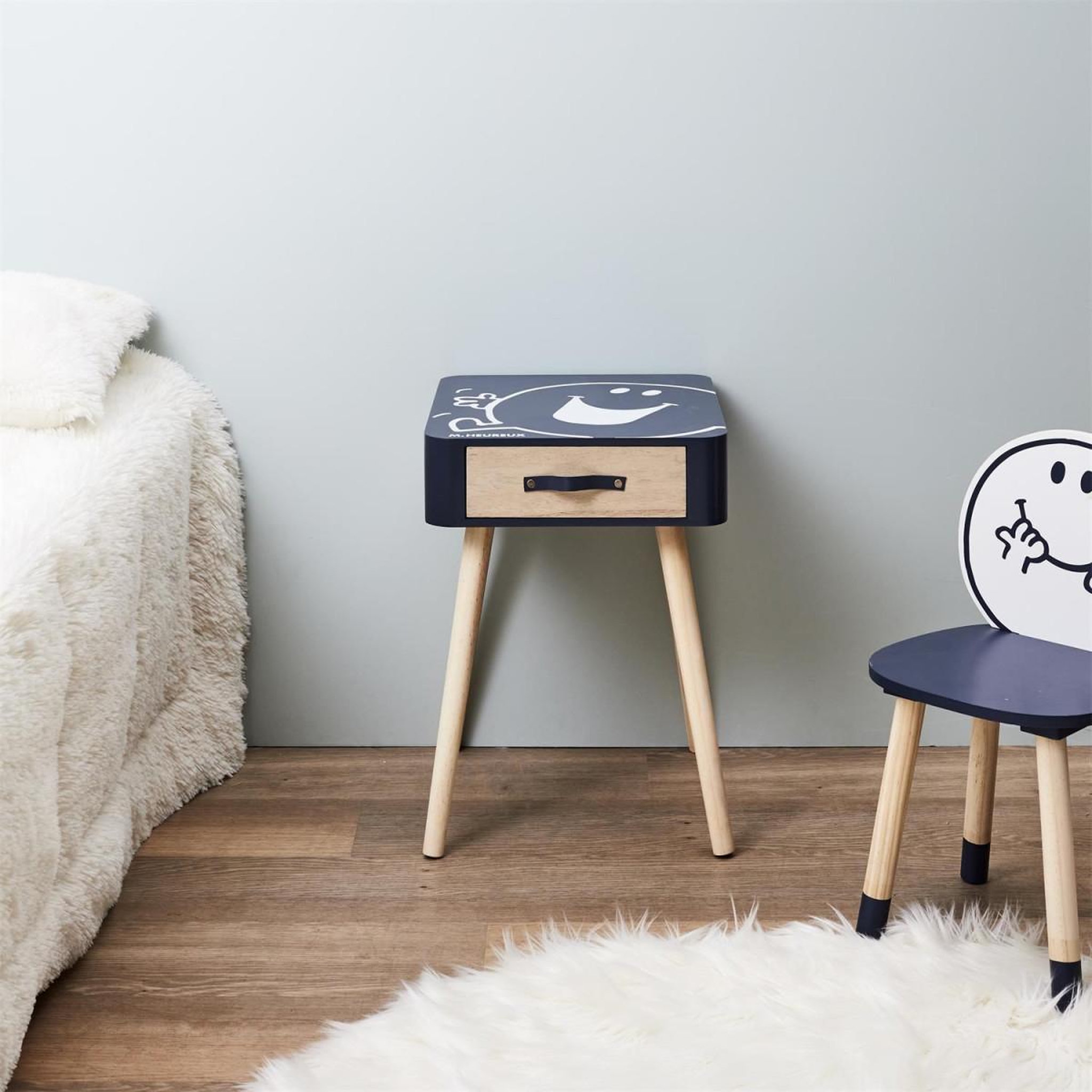 Voir la diapositive 5 : The Home Deco Factory Table de chevet  monsieur heureux  48cm bleu