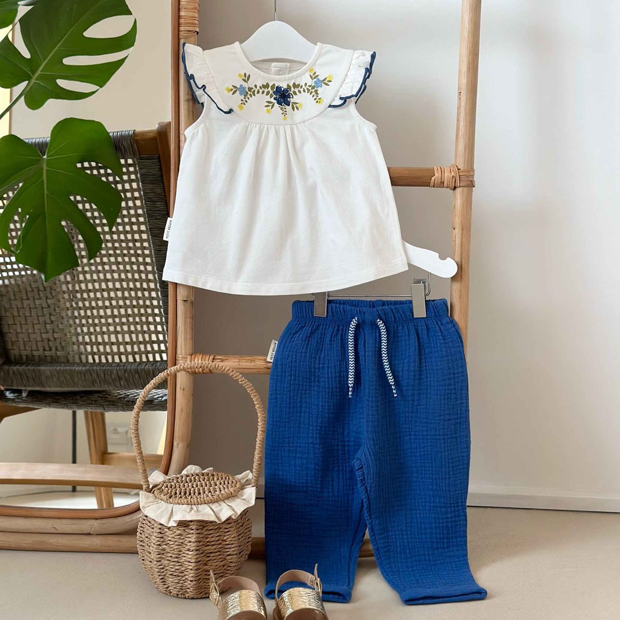 Voir la diapositive 4 : Petit Béguin T-shirt bébé Flora