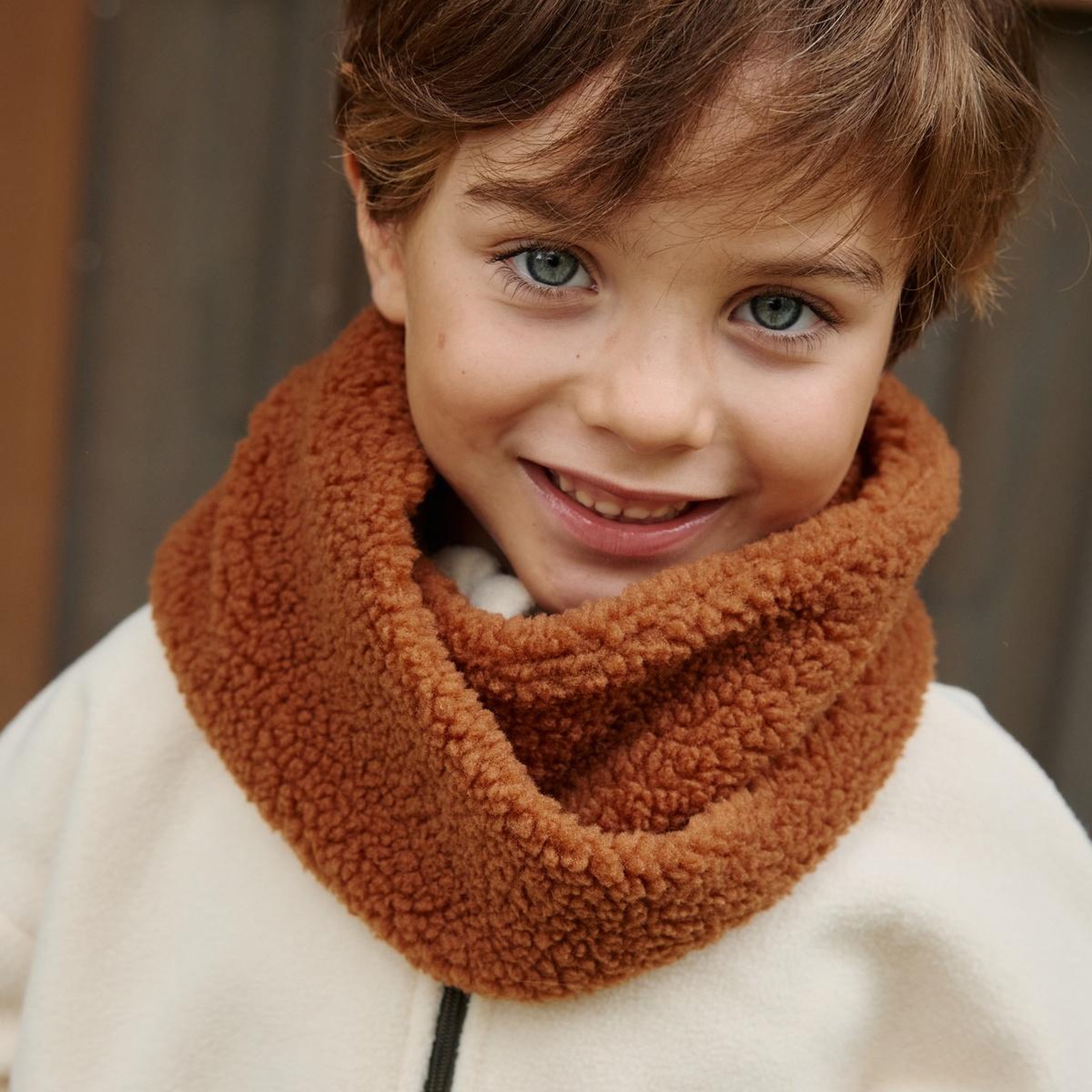 Voir la diapositive 5 : PETIT BEGUIN Cache cou enfant en sherpa Moka
