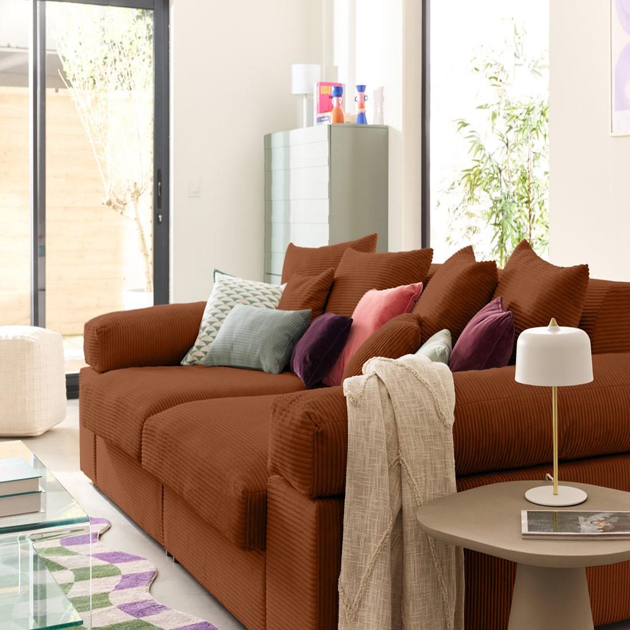 Voir la diapositive 2 : LISA DESIGN Aspen - canapé 4 places - assise profonde - velours côtelé