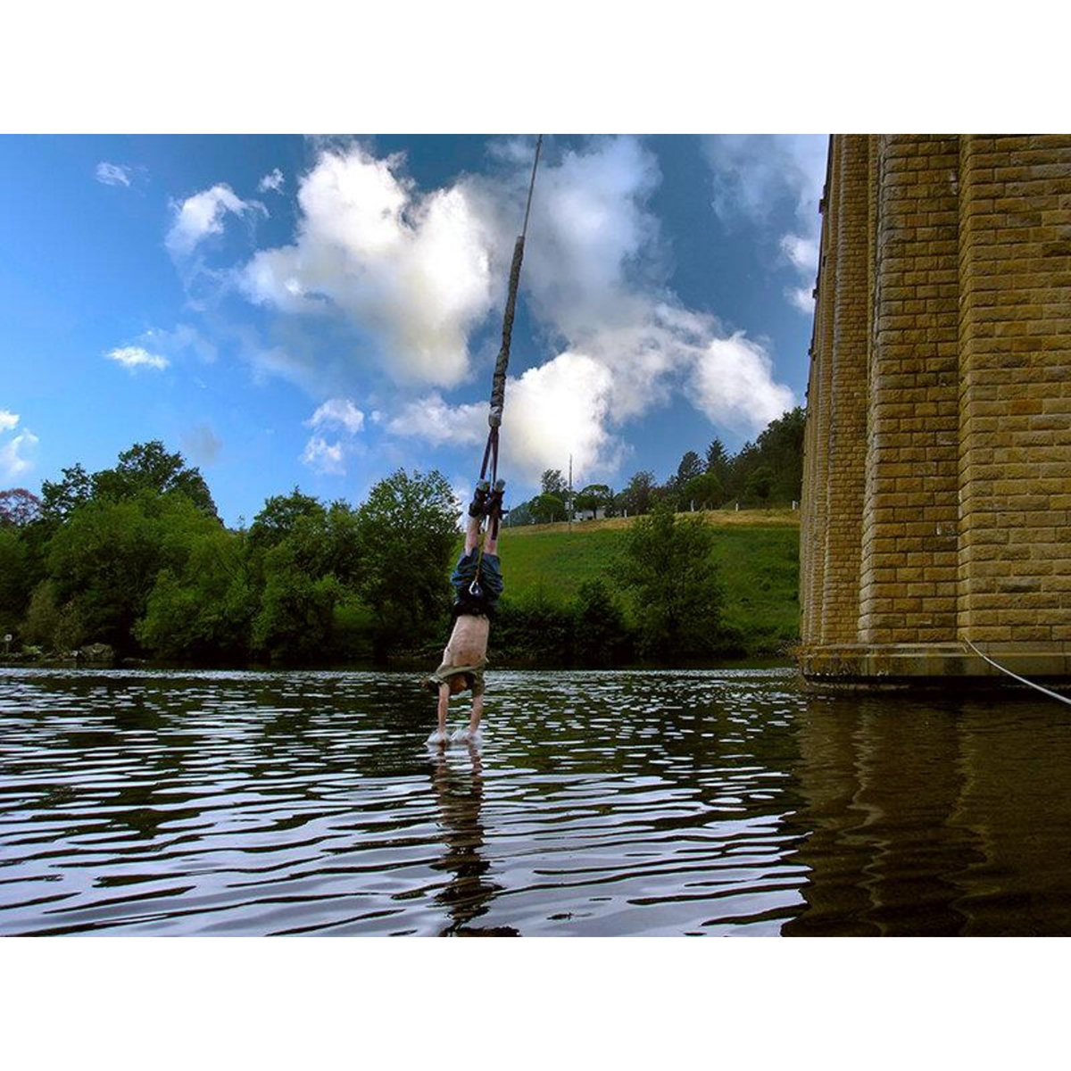 Smartbox Saut à l'élastique au viaduc de l'Isle Jourdain dans la Vienne - Coffret Cadeau Sport & Aventure