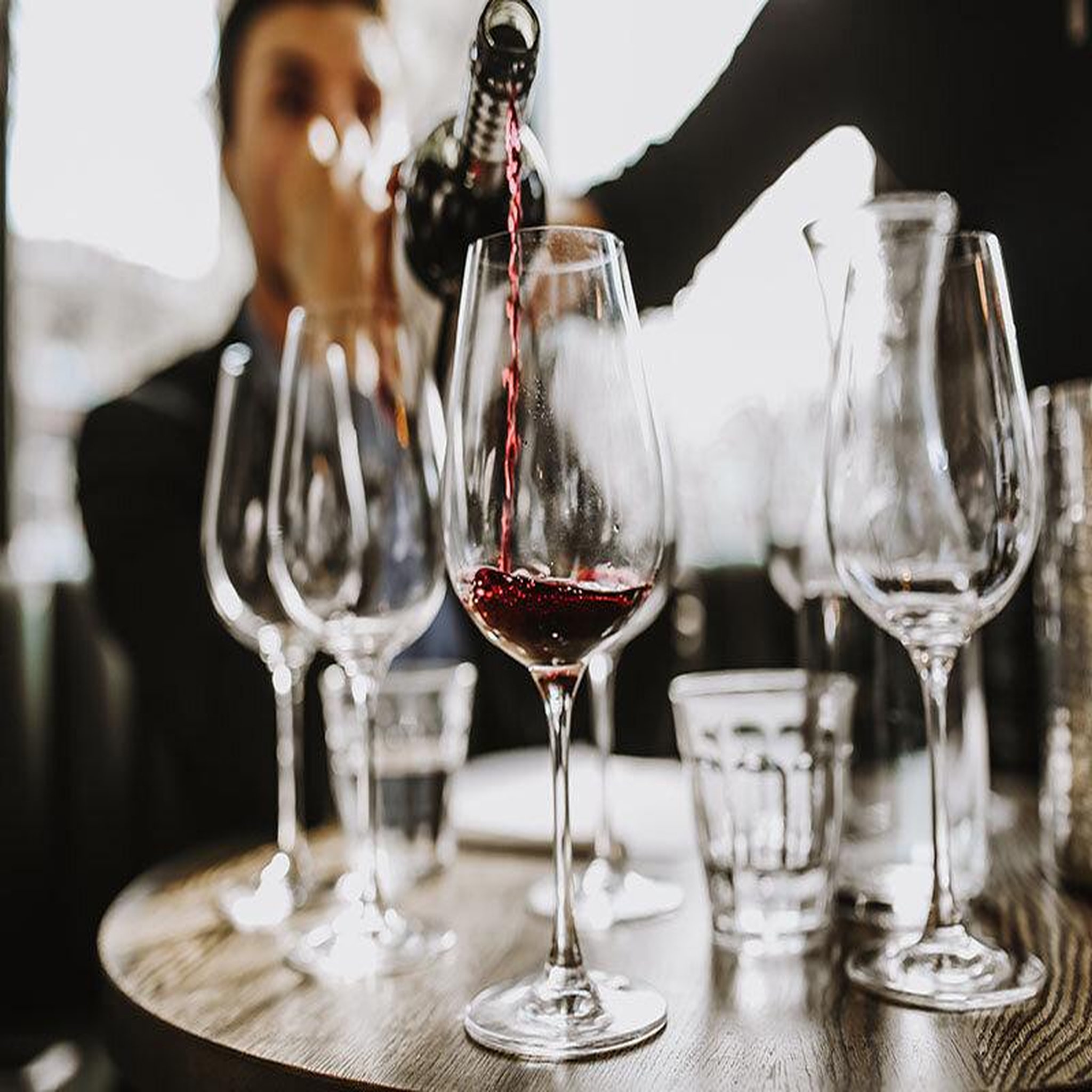 Voir la diapositive 4 : Smartbox Initiation œnologique et dégustation de vins dans un hôtel étoilé à paris - coffret cadeau gastronomie