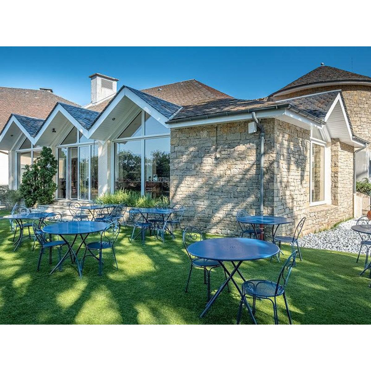 Smartbox Séjour de 2 jours en suite avec dîner et accès à l'espace bien-être près de Rodez - Coffret Cadeau Séjour