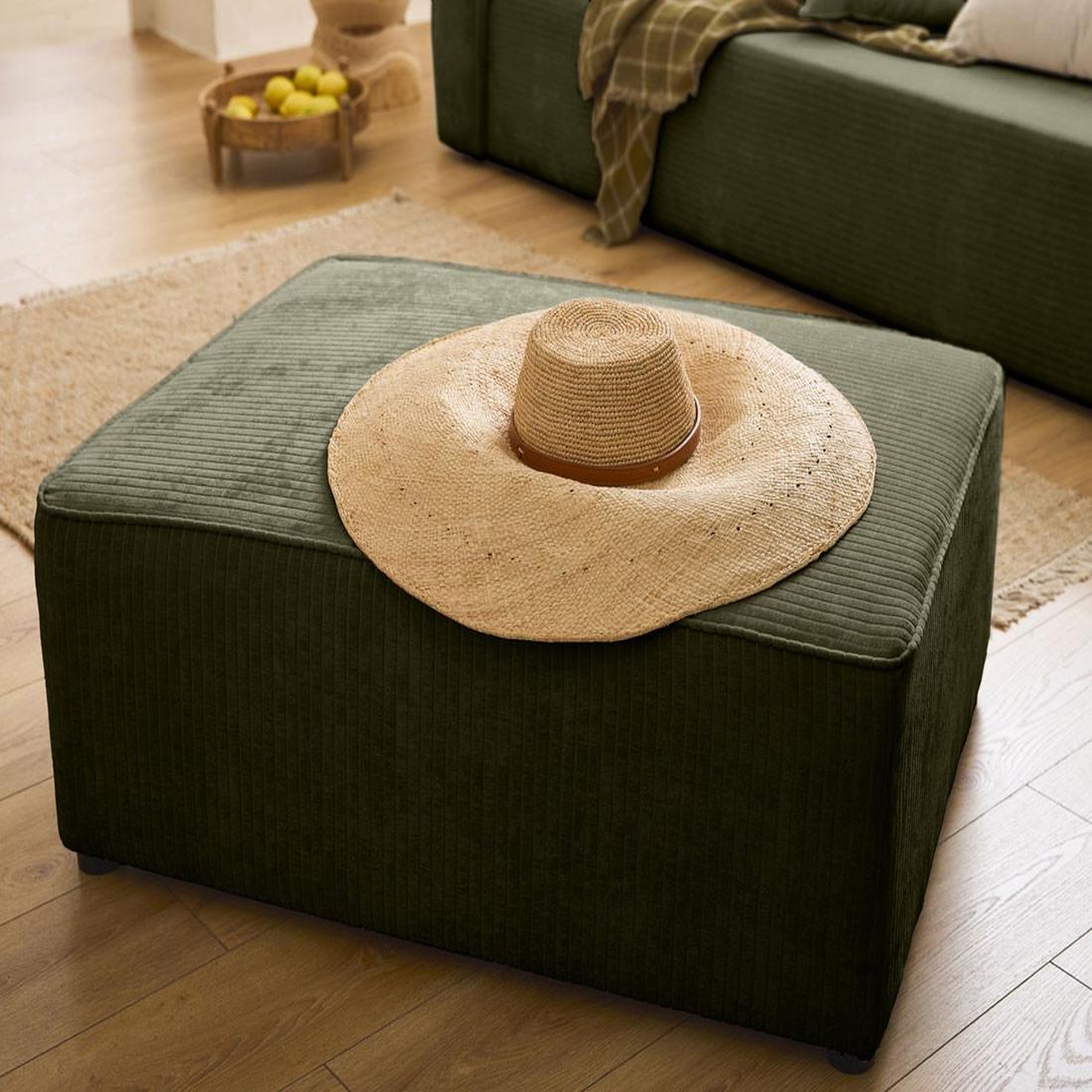 Voir la diapositive 2 : BEST MOBILIER Topaze - pouf - en velours côtelé plat