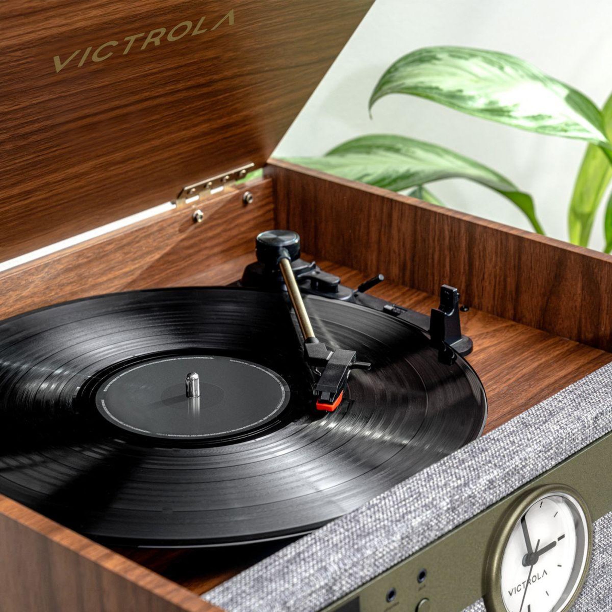 Voir la diapositive 4 : VICTROLA Platine vinyle VTA-830 Noyer