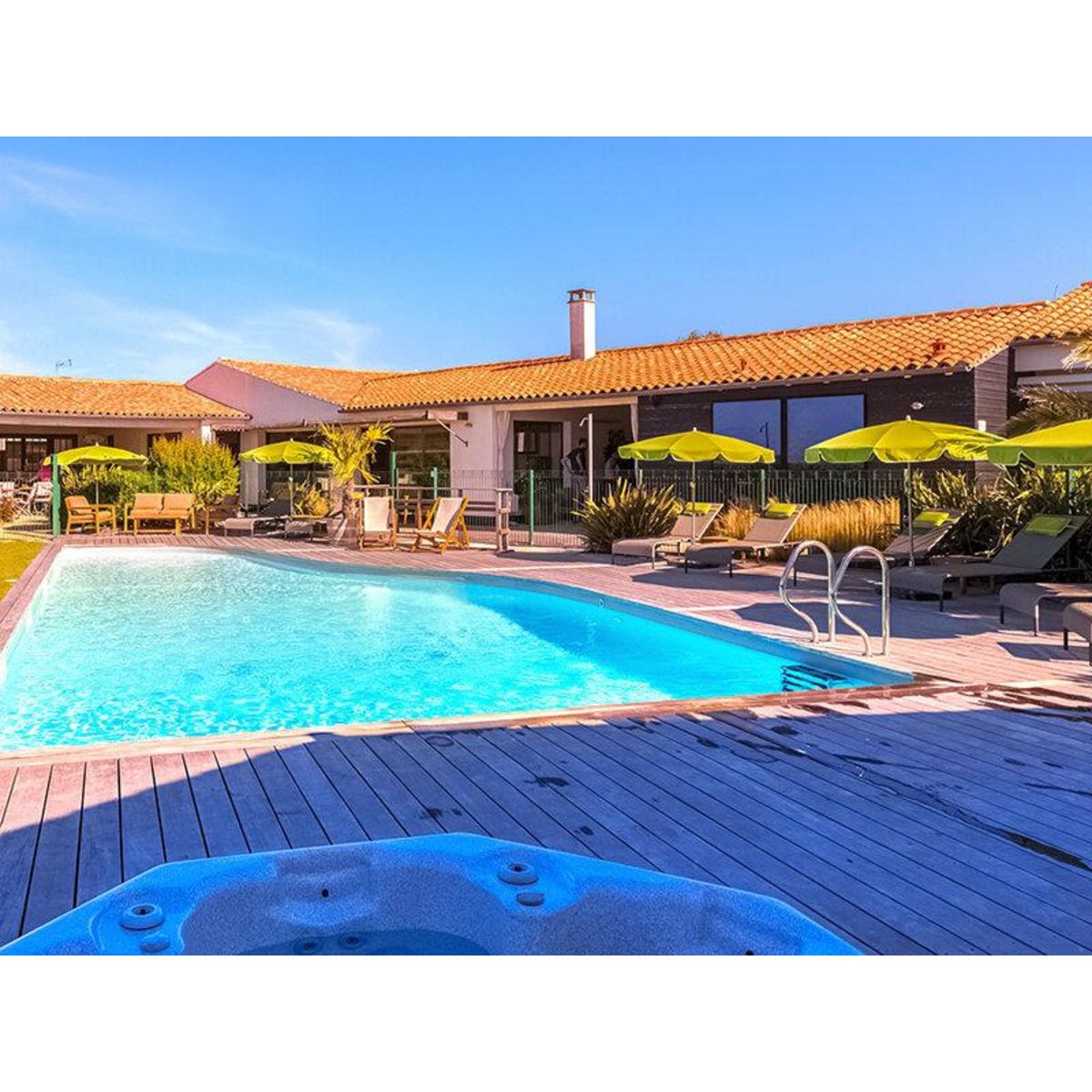 Smartbox Séjour relaxant avec accès à l'espace détente au bord de l'océan Atlantique - Coffret Cadeau Séjour