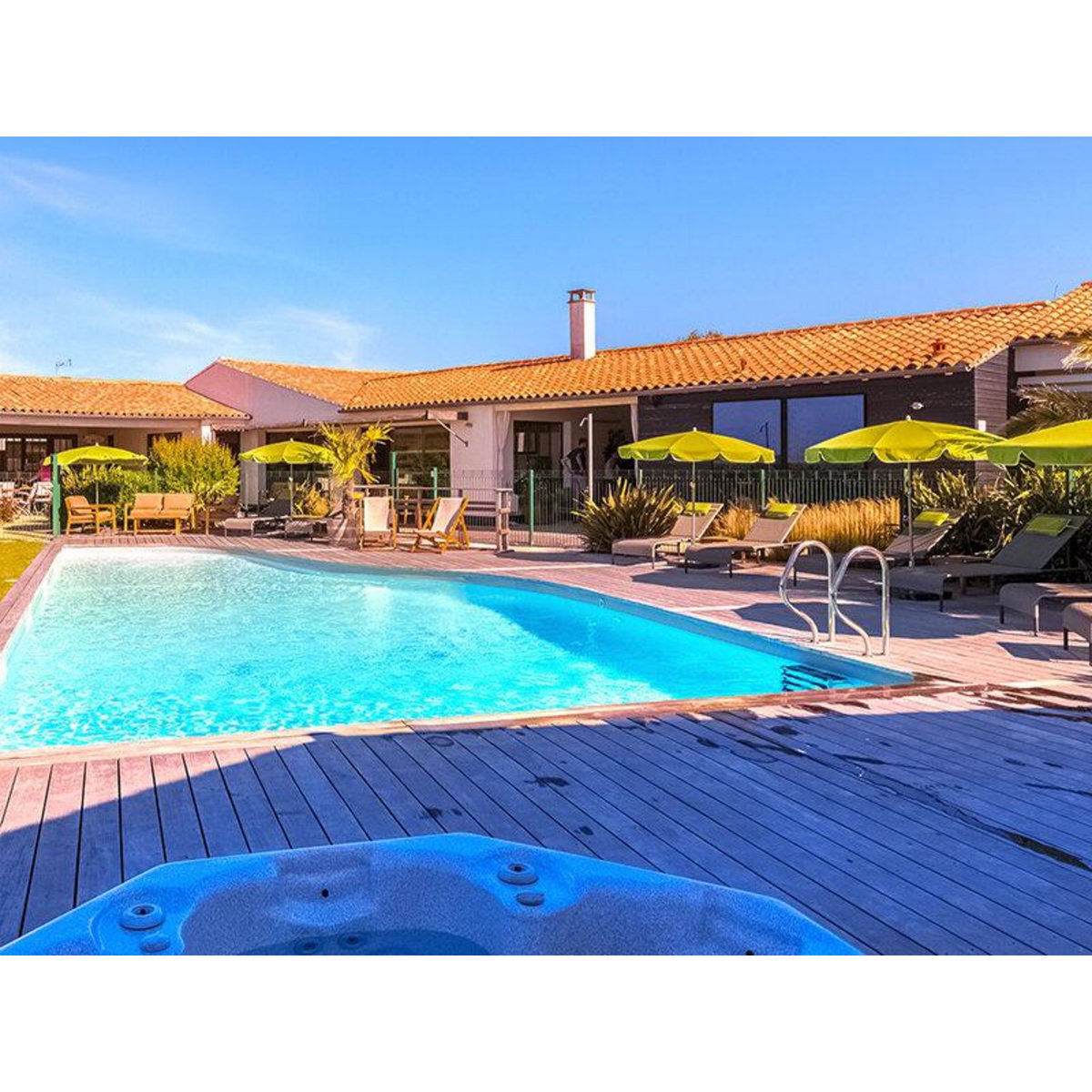 Smartbox Séjour relaxant avec accès à l'espace détente au bord de l'océan Atlantique - Coffret Cadeau Séjour